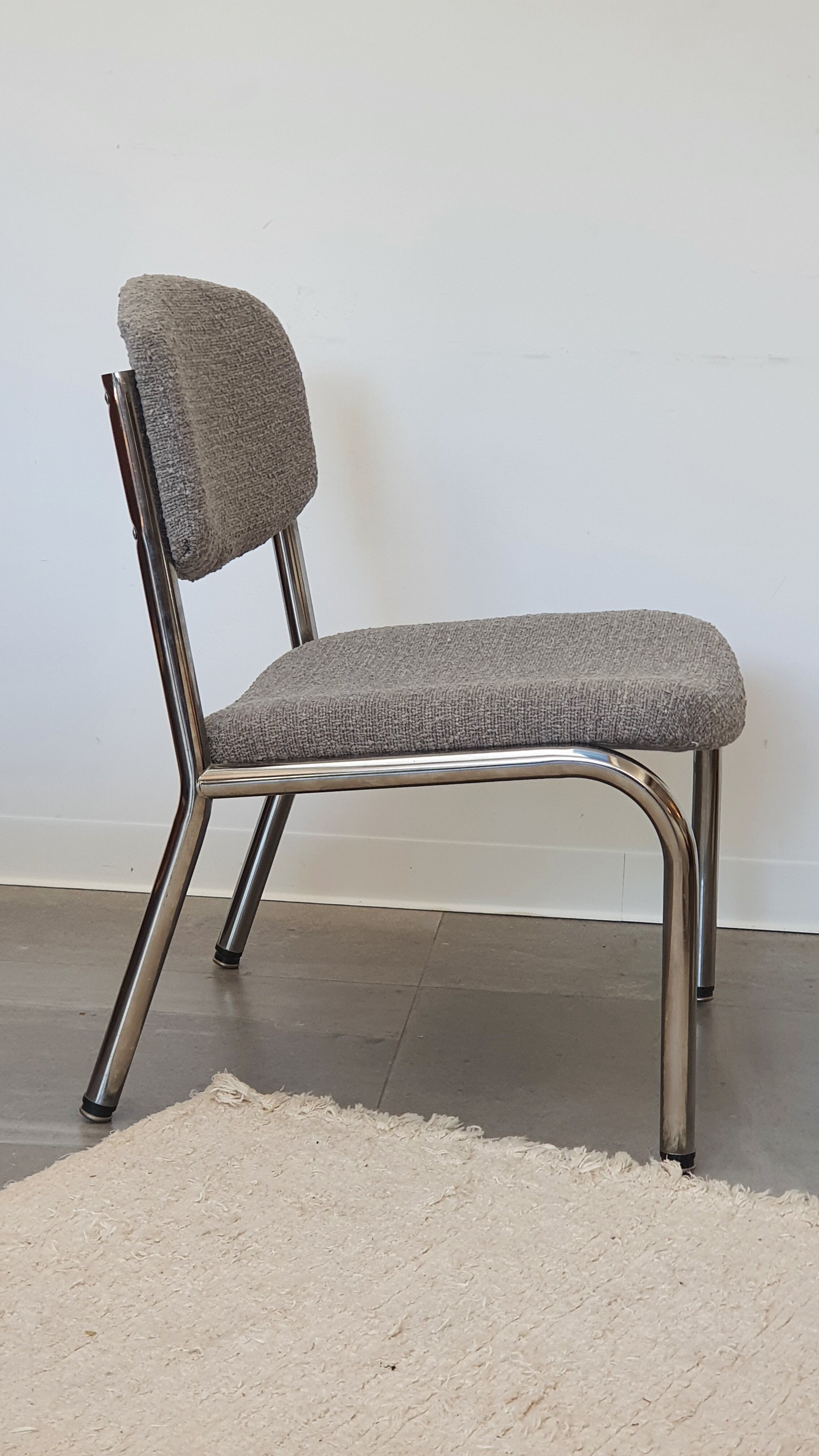 Chauffeuse fauteuil design vintage des années 70 bouclette