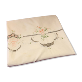 Nappe brodée à la main et dentelle guipure ancienne