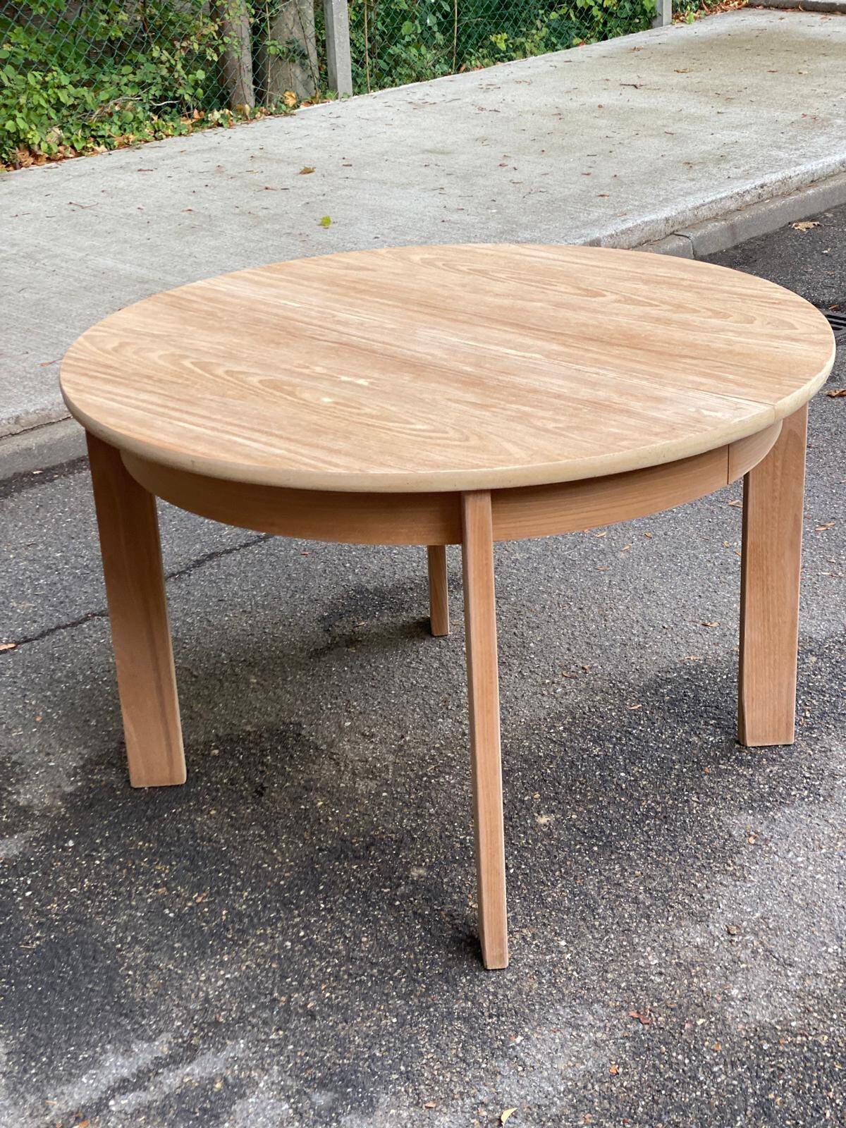 Scandinavian round extendable dining table stripped in raw oak 1980