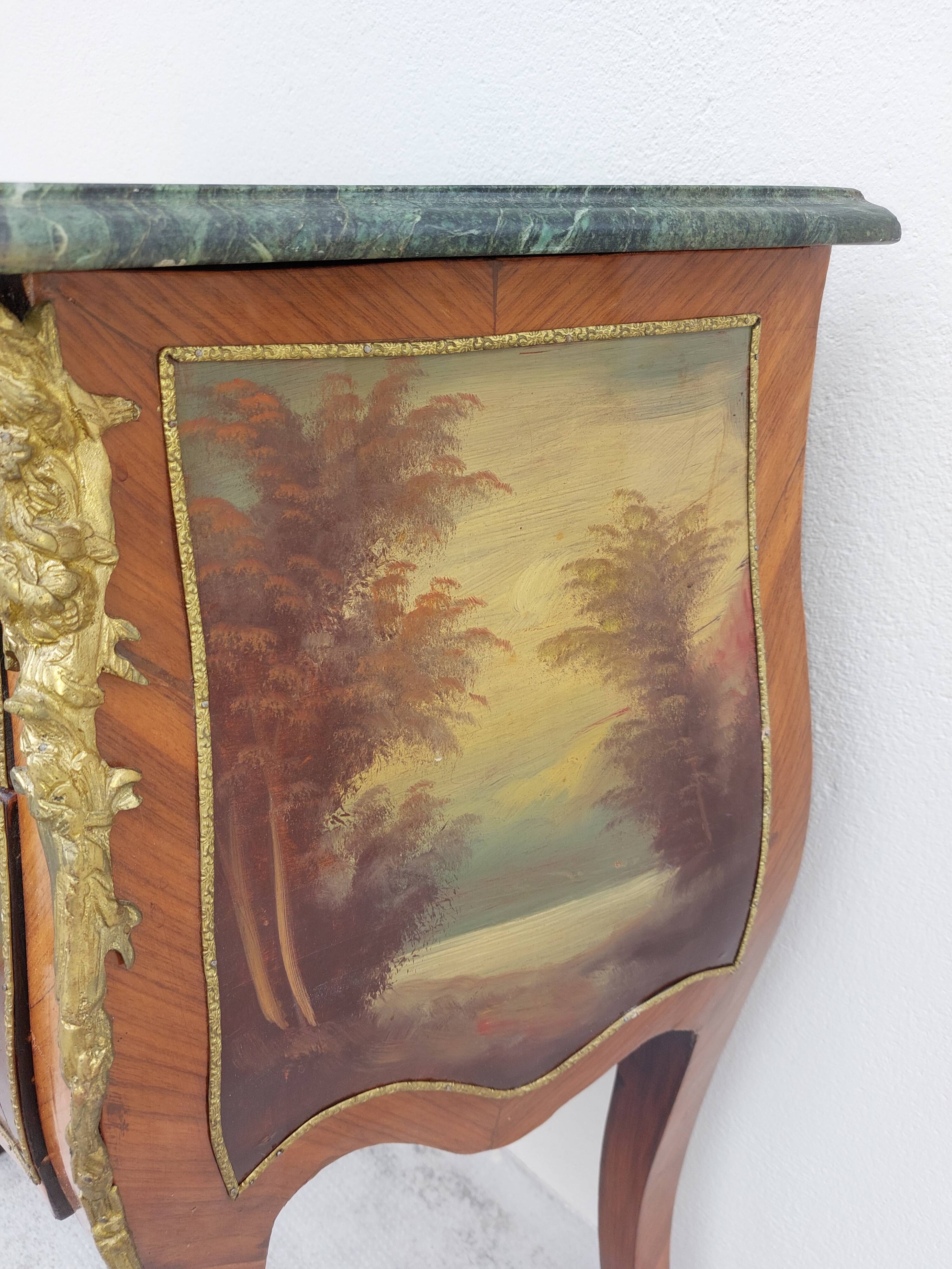 Louis XV curved chest of drawers in Martin varnished marquetry