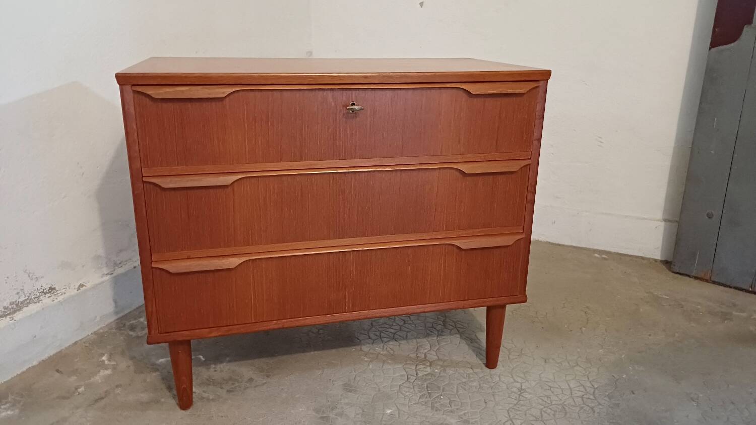 Scandinavian chest of drawers