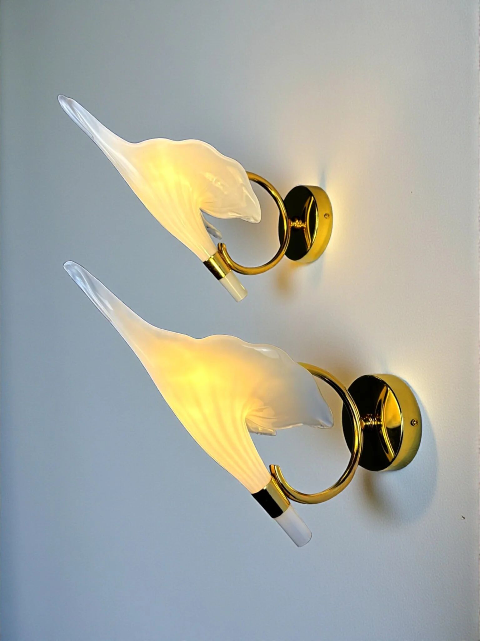 Pair of "Calla Lily" leaf-shaped wall sconces, Murano glass & gilt brass, Italy 1970s