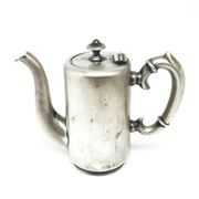 Cafetière d'hôtel, éclectisme, laiton argenté, Pologne, années 1920.