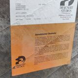 table basse ronde avec plateau en ardoise noire par draenert studios