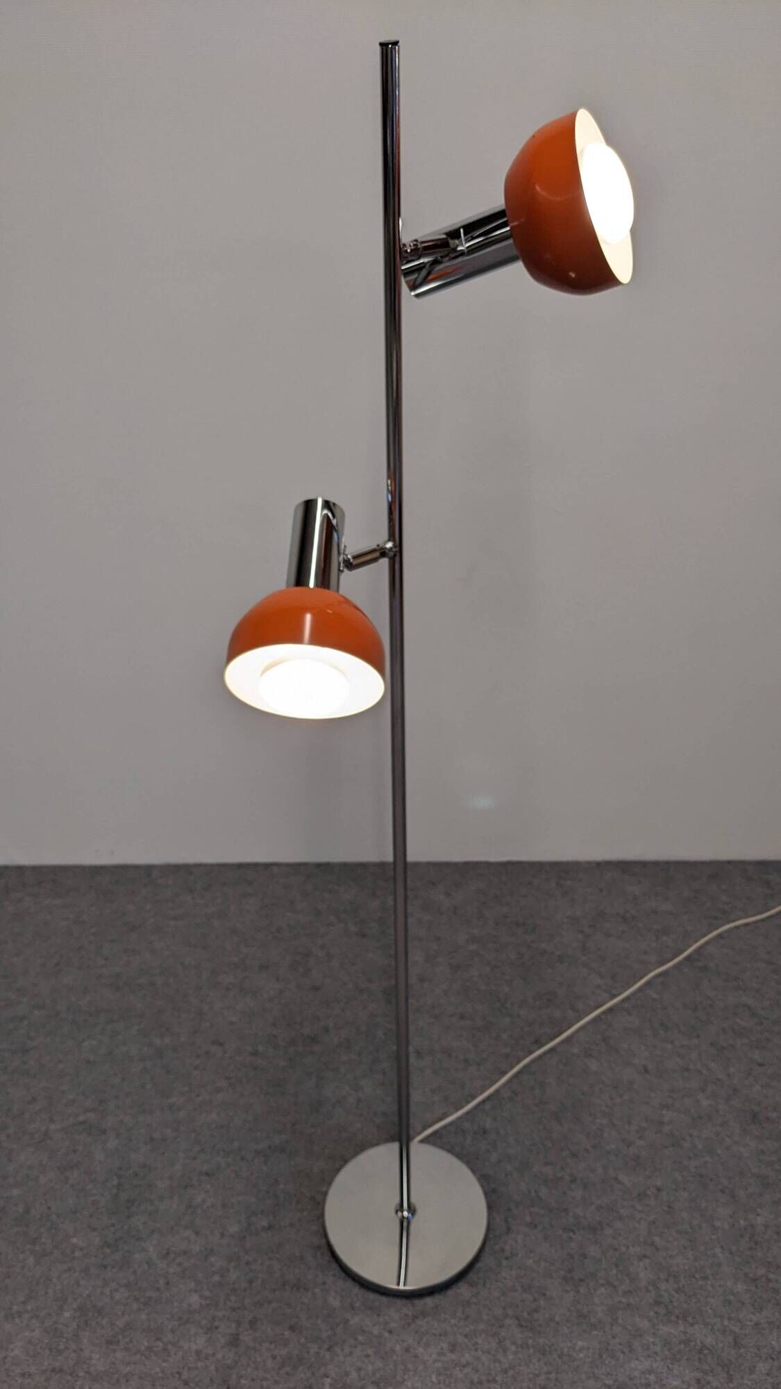 Space age floor lamp with 2 spots by Hustadt Leuchten, Germany, circa 1970.