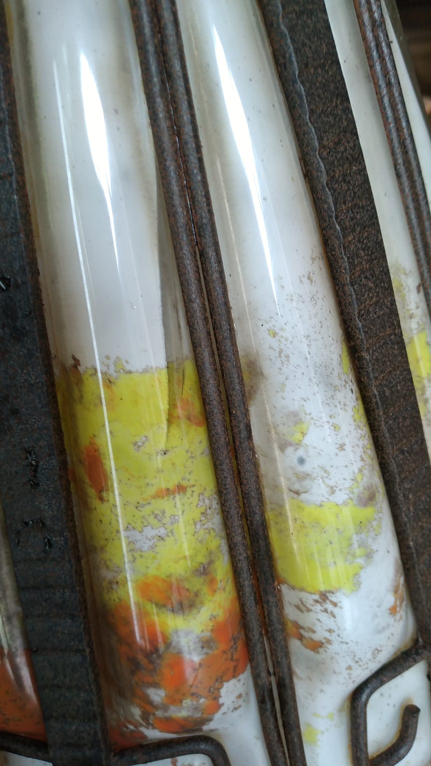 Vase glass paste metal frame