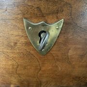 Lot de commodes anciennes en bois marron