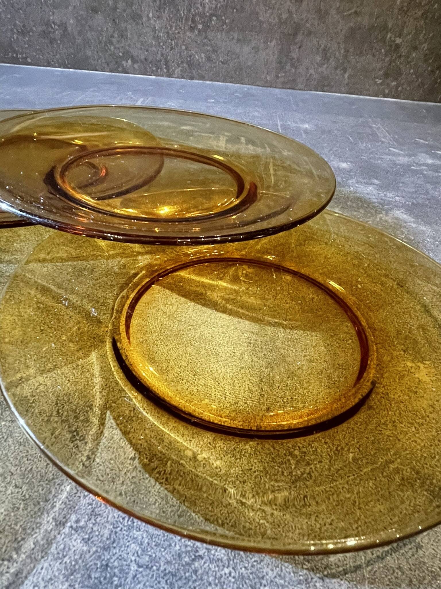 5 small amber glass plates Vereco