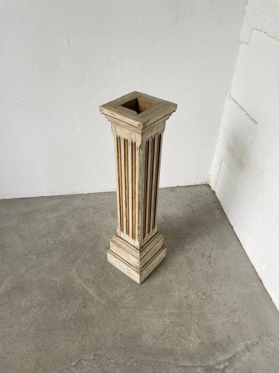 Wooden pedestal column 1900