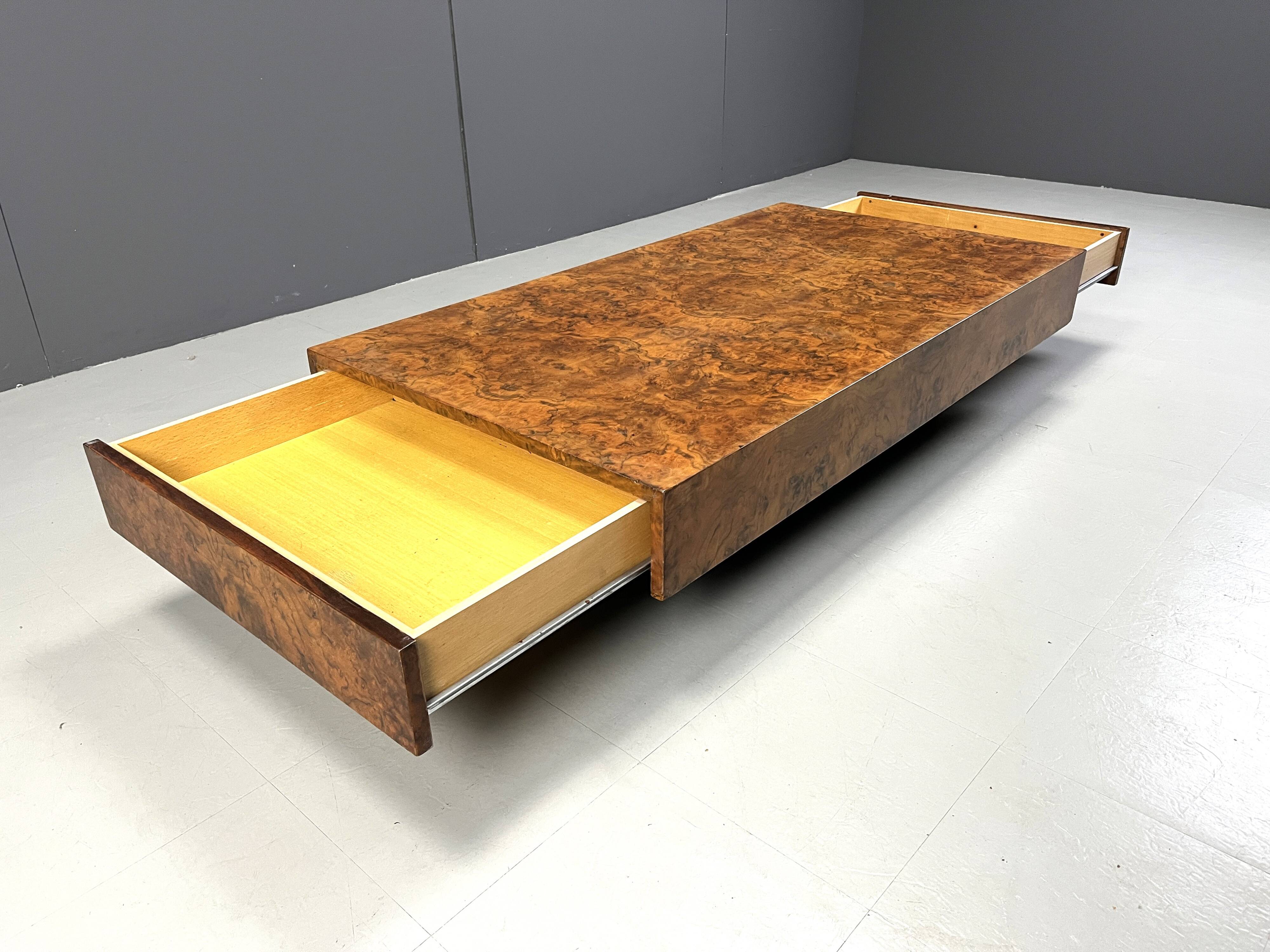 Table basse vintage en bois de loupe, 1970