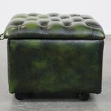 Pouf Chesterfield en cuir de vache vert avec roulettes