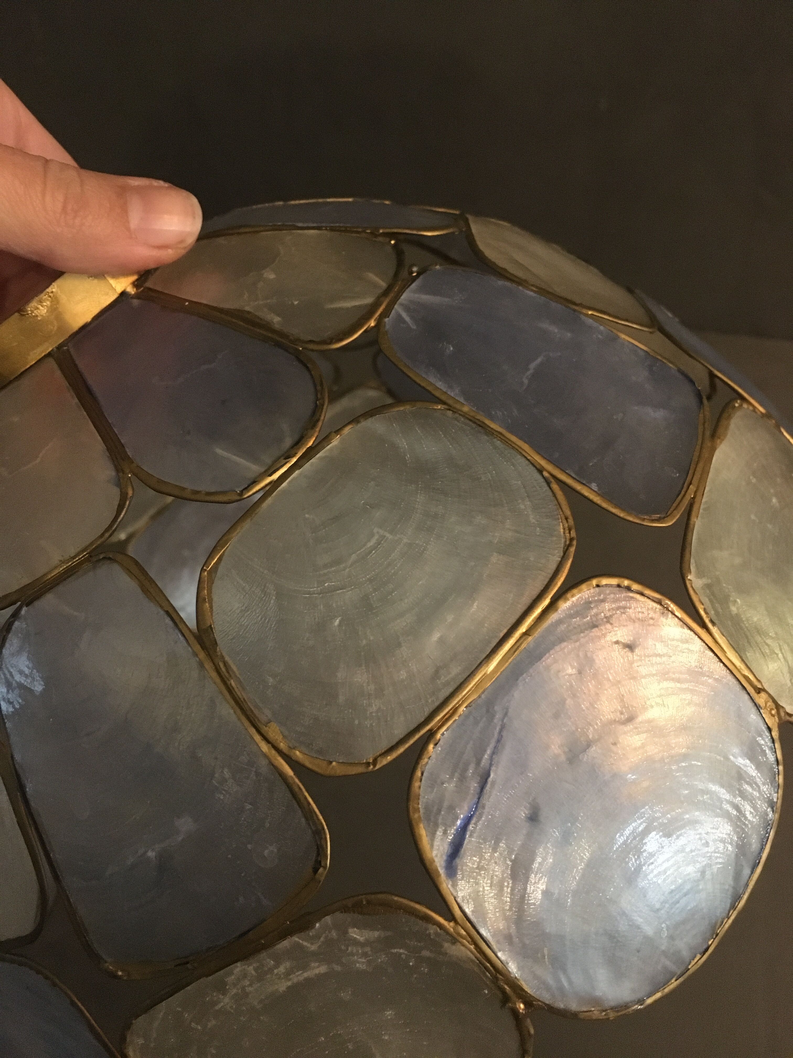 Blue mother-of-pearl hanging lamp