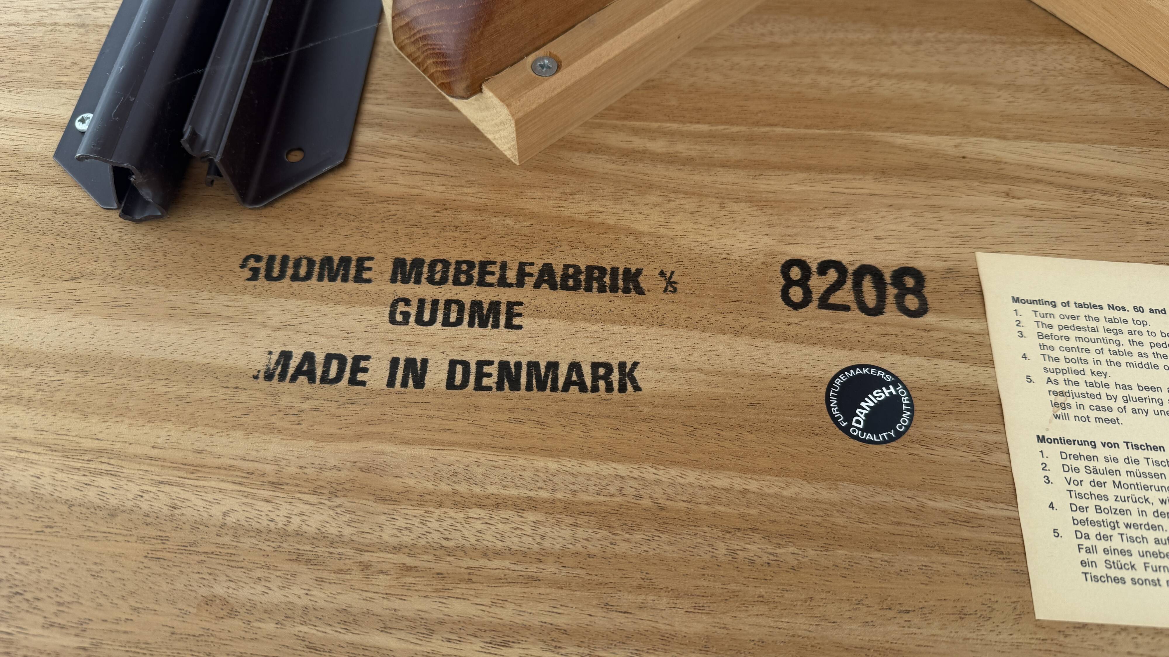 Round teak dining table by gudme møbelfabrik a/s