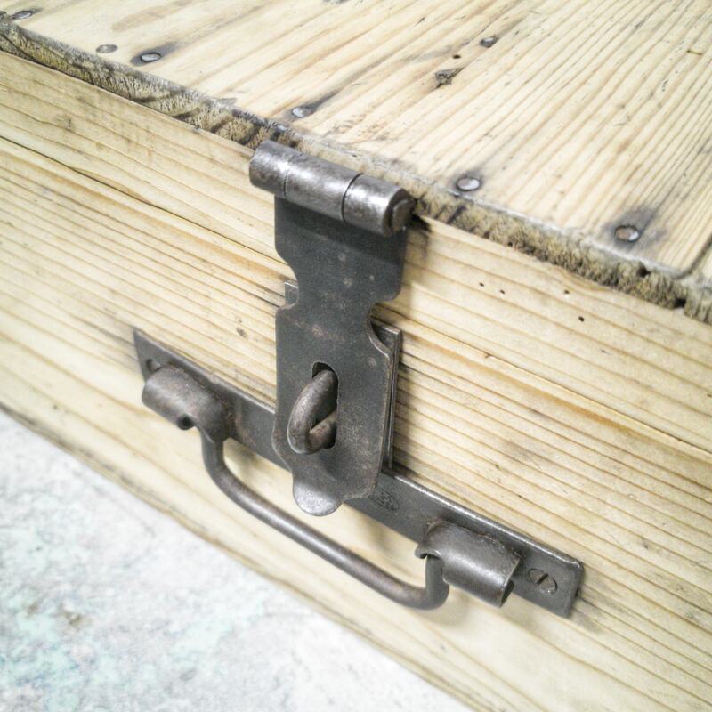 Caisse en bois brut
