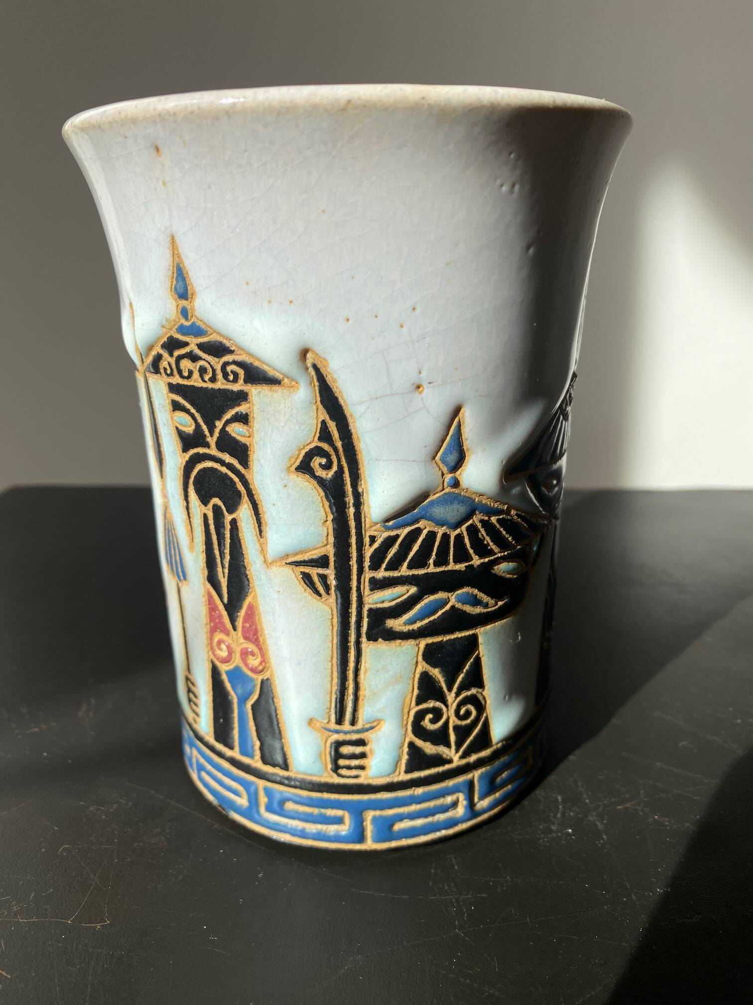 Ceramic vase with soldiers