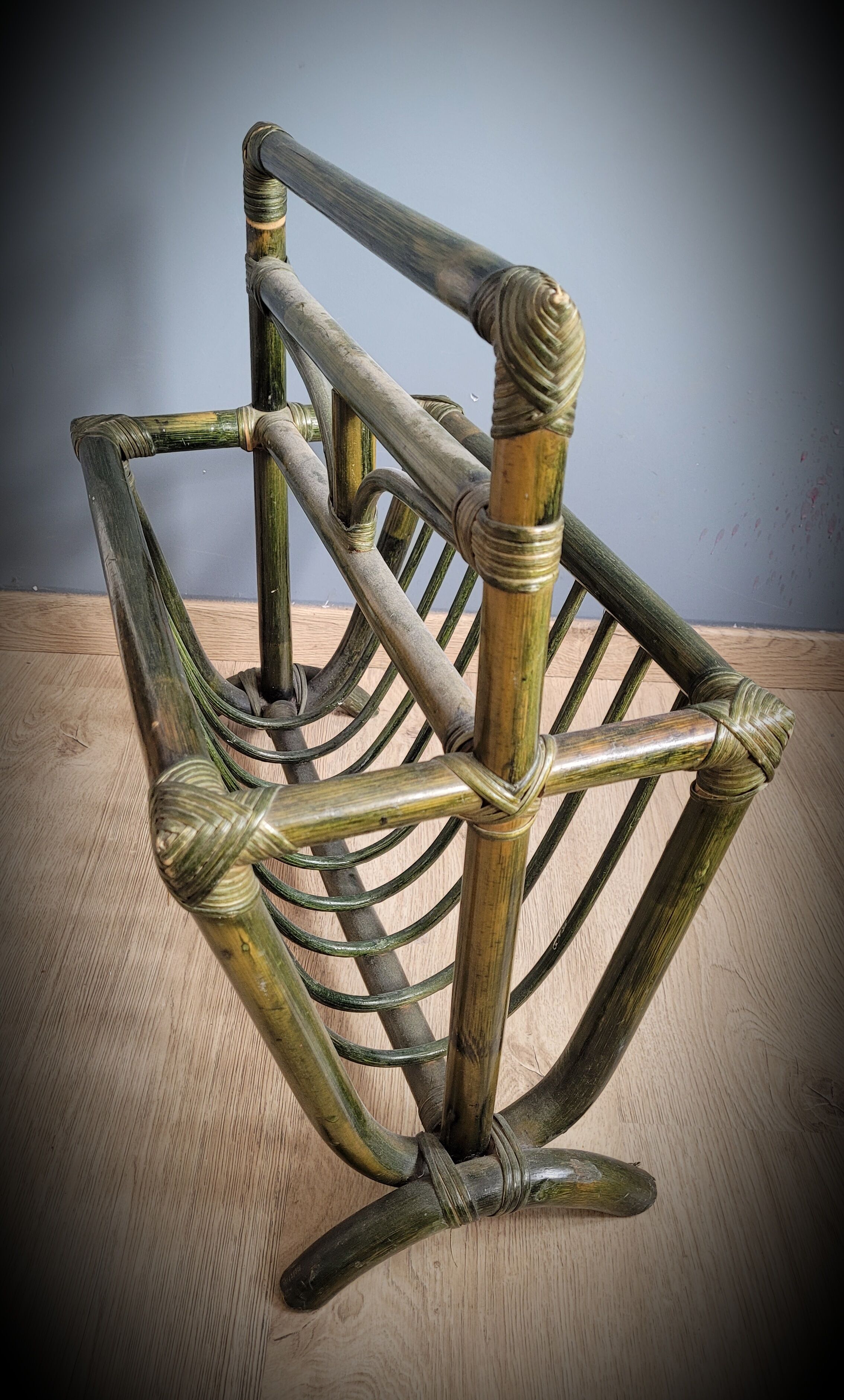 Green rattan bamboo review holder