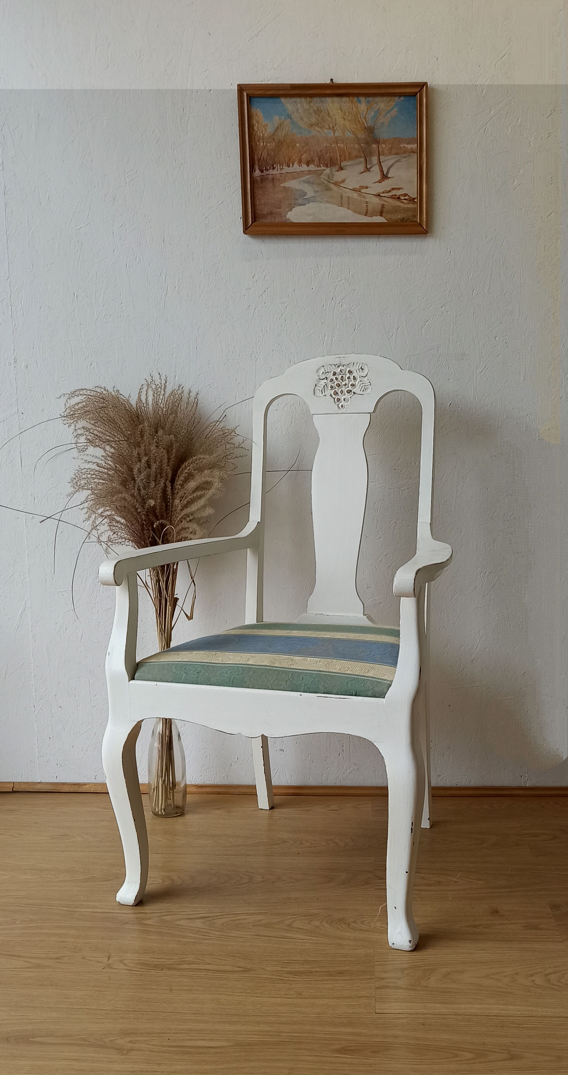 White throne / chair sweden