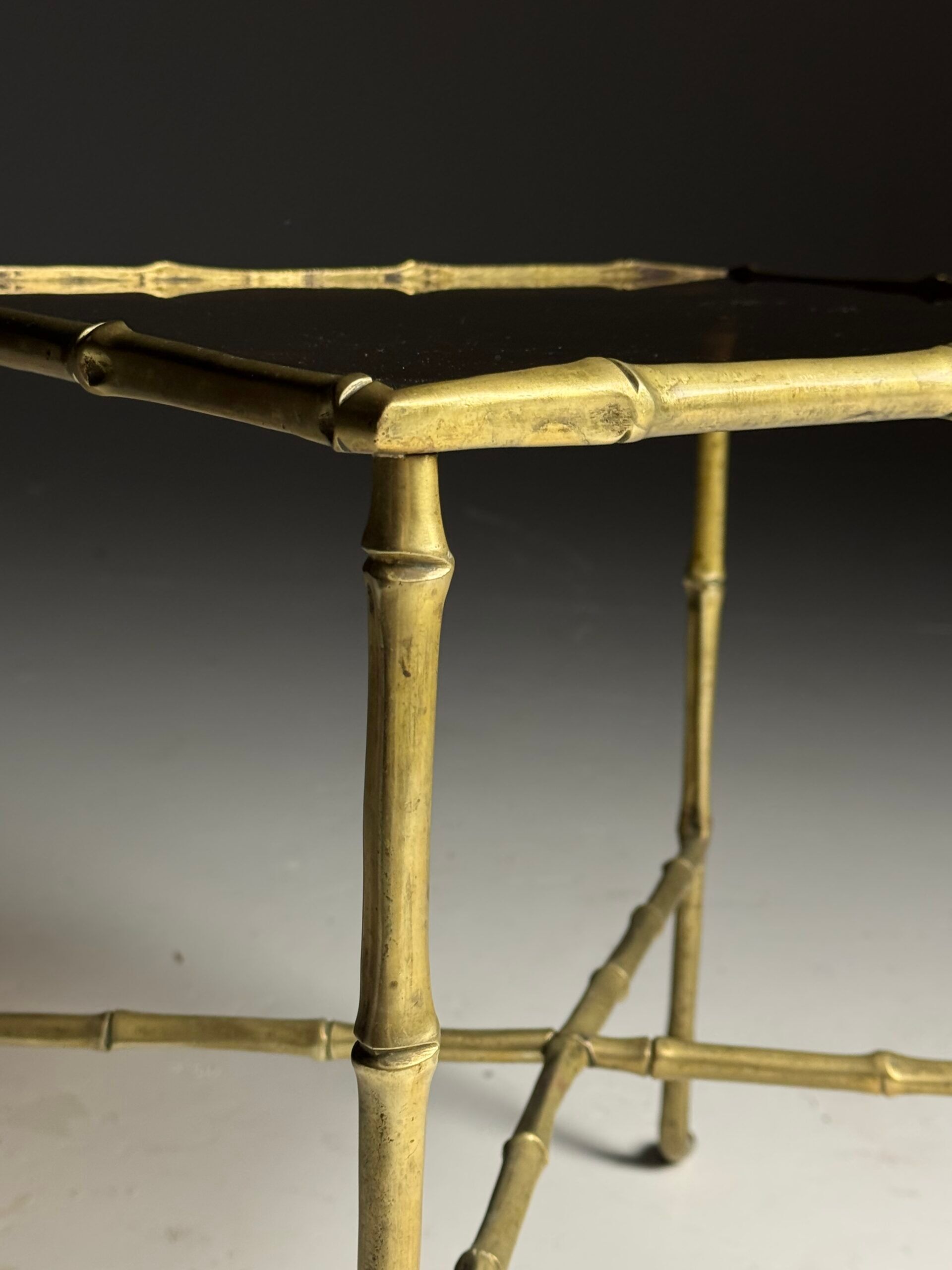 Table d'appoint en faux bambou