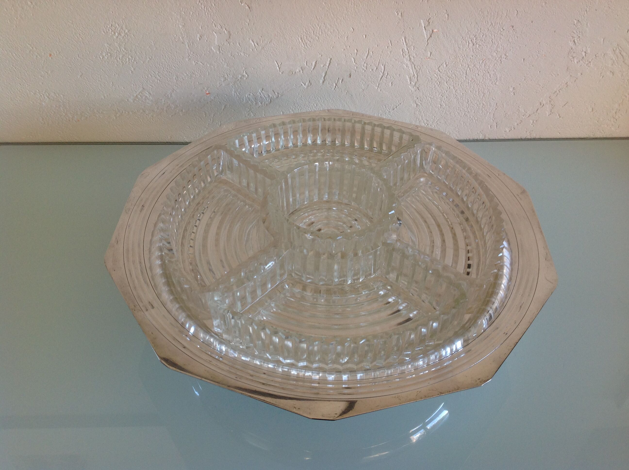 Servant of table on foot shower in silver metal art deco style