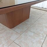 Table basse design en cuir et plateau en verre
