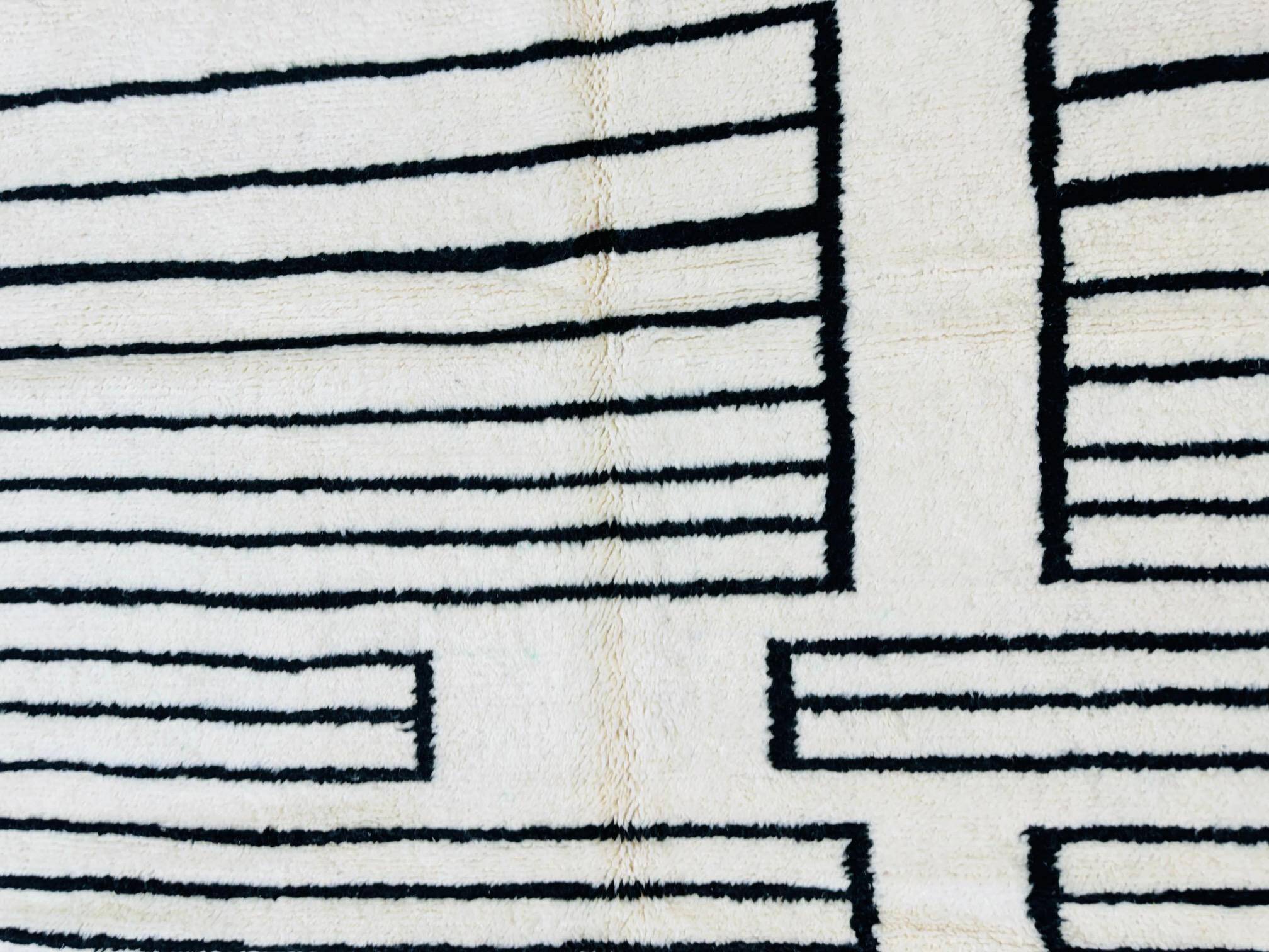 Traditional Berber rug in natural wool 2.5x1.5 m