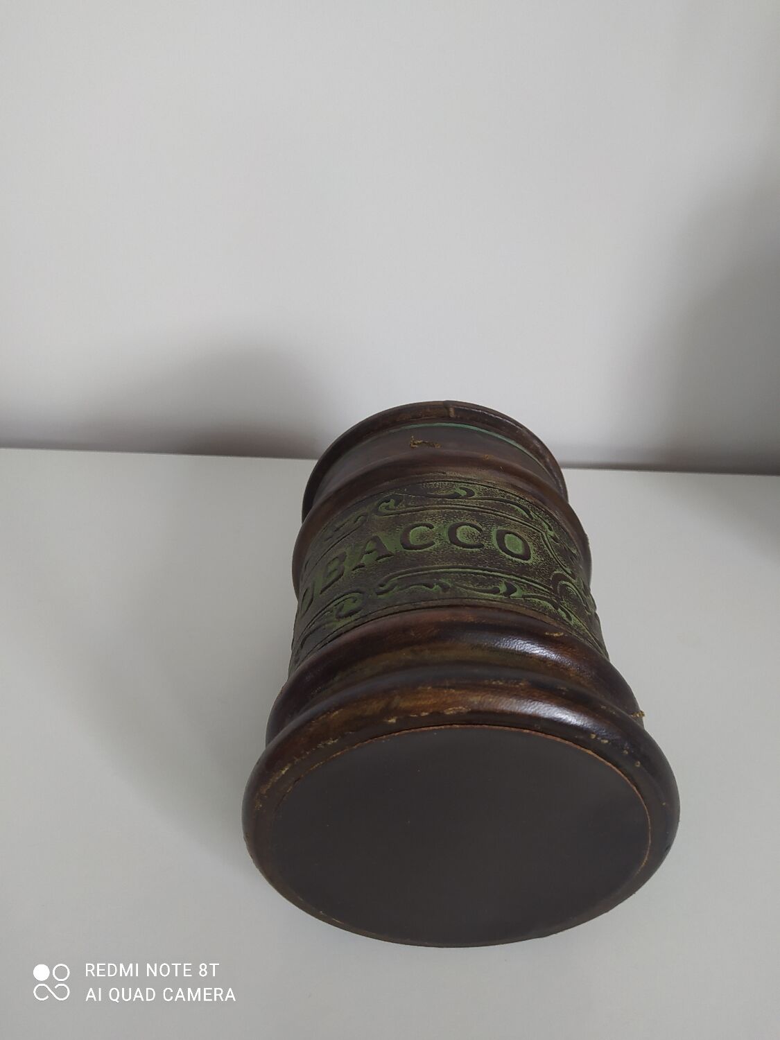 Pot à tabac en cuir et en verre