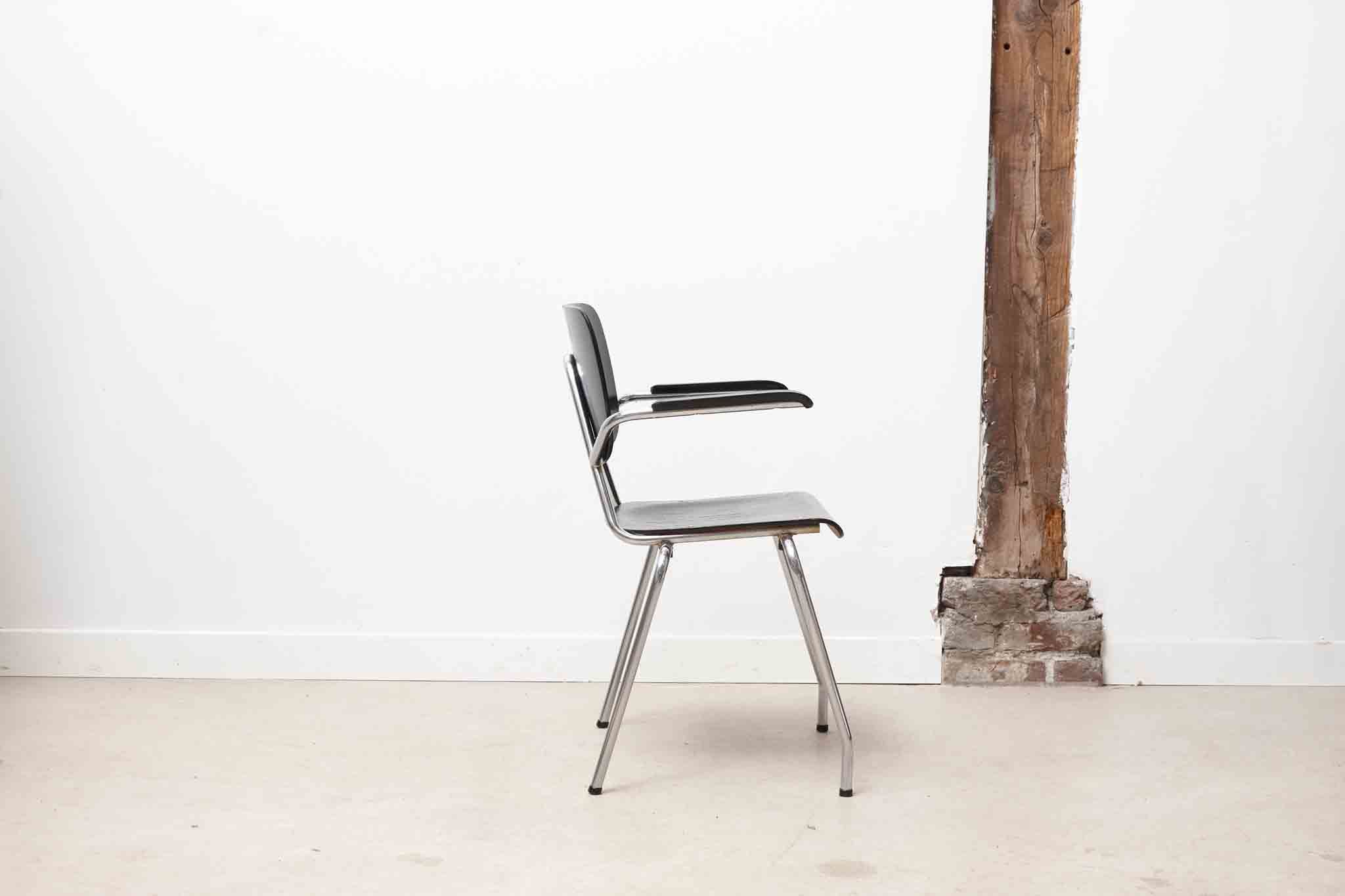 Vintage chair Kho Liang Black and metal with armrests