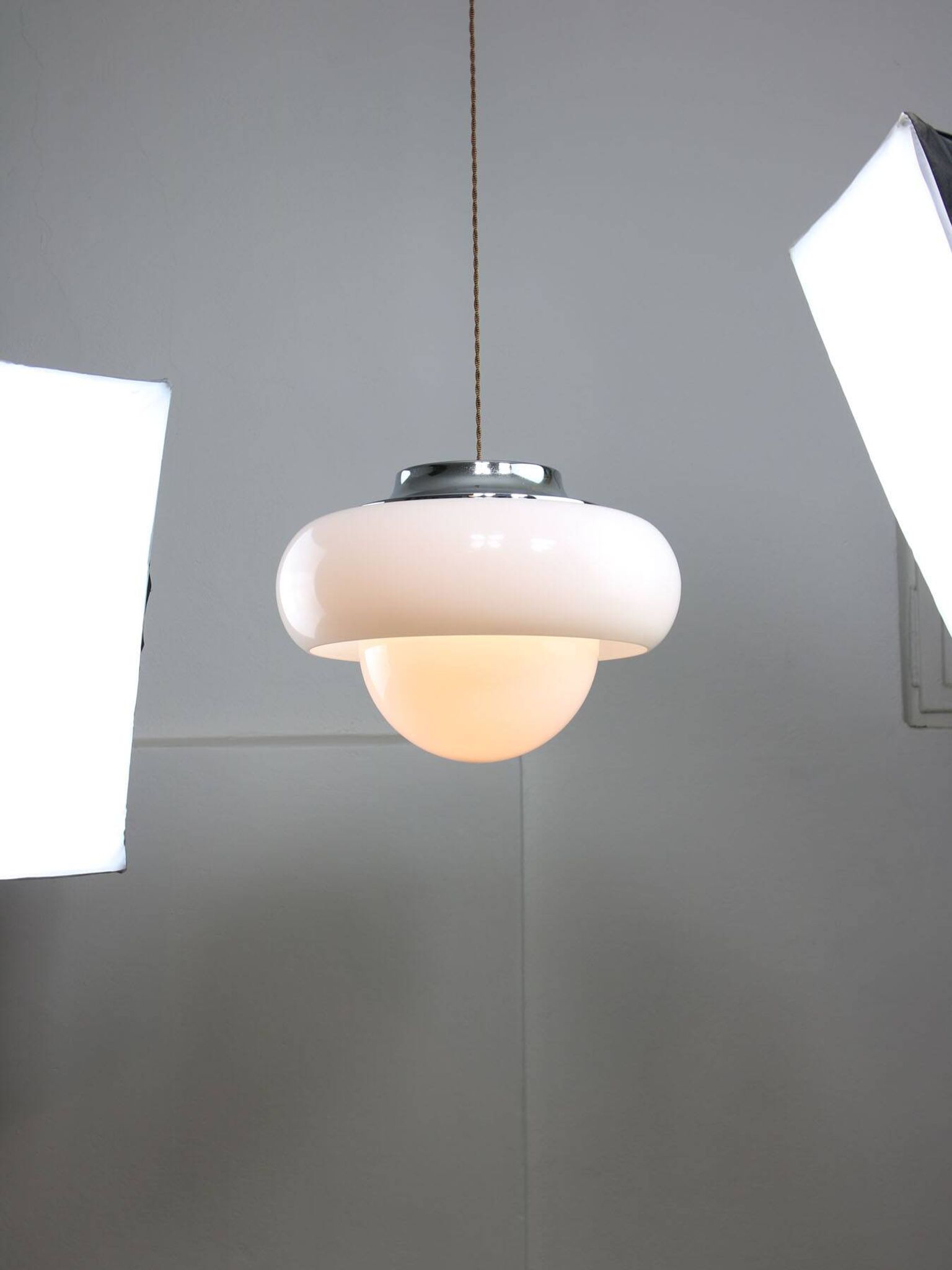 Grand lampadaire de l'ère spatiale de Guzzini, années 1960.