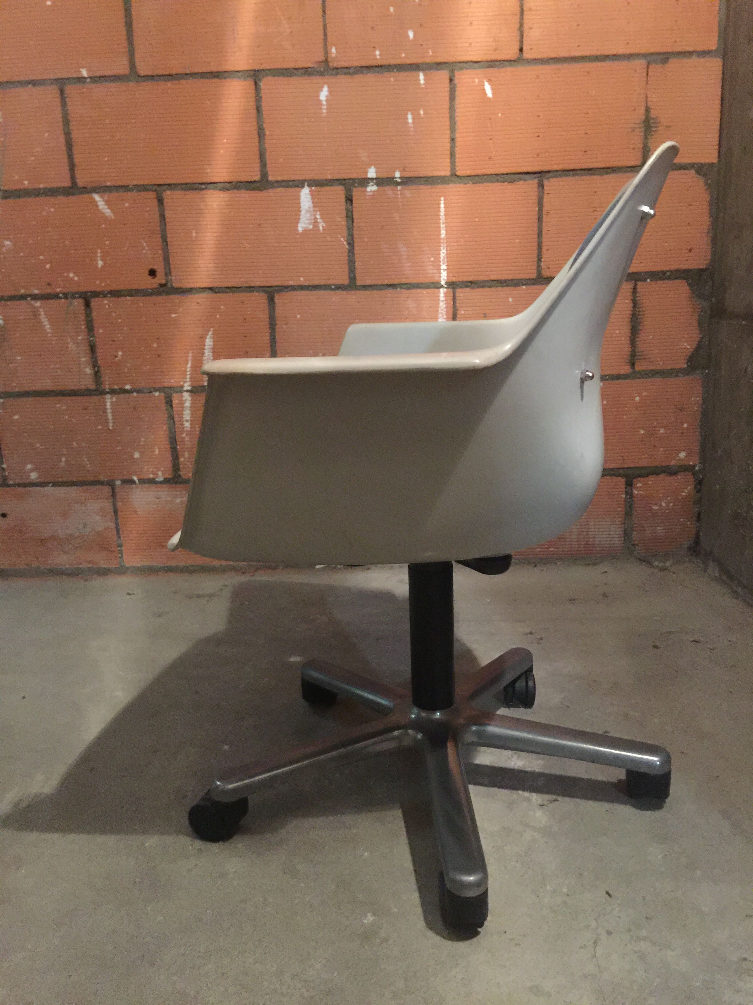 70' desk armchair