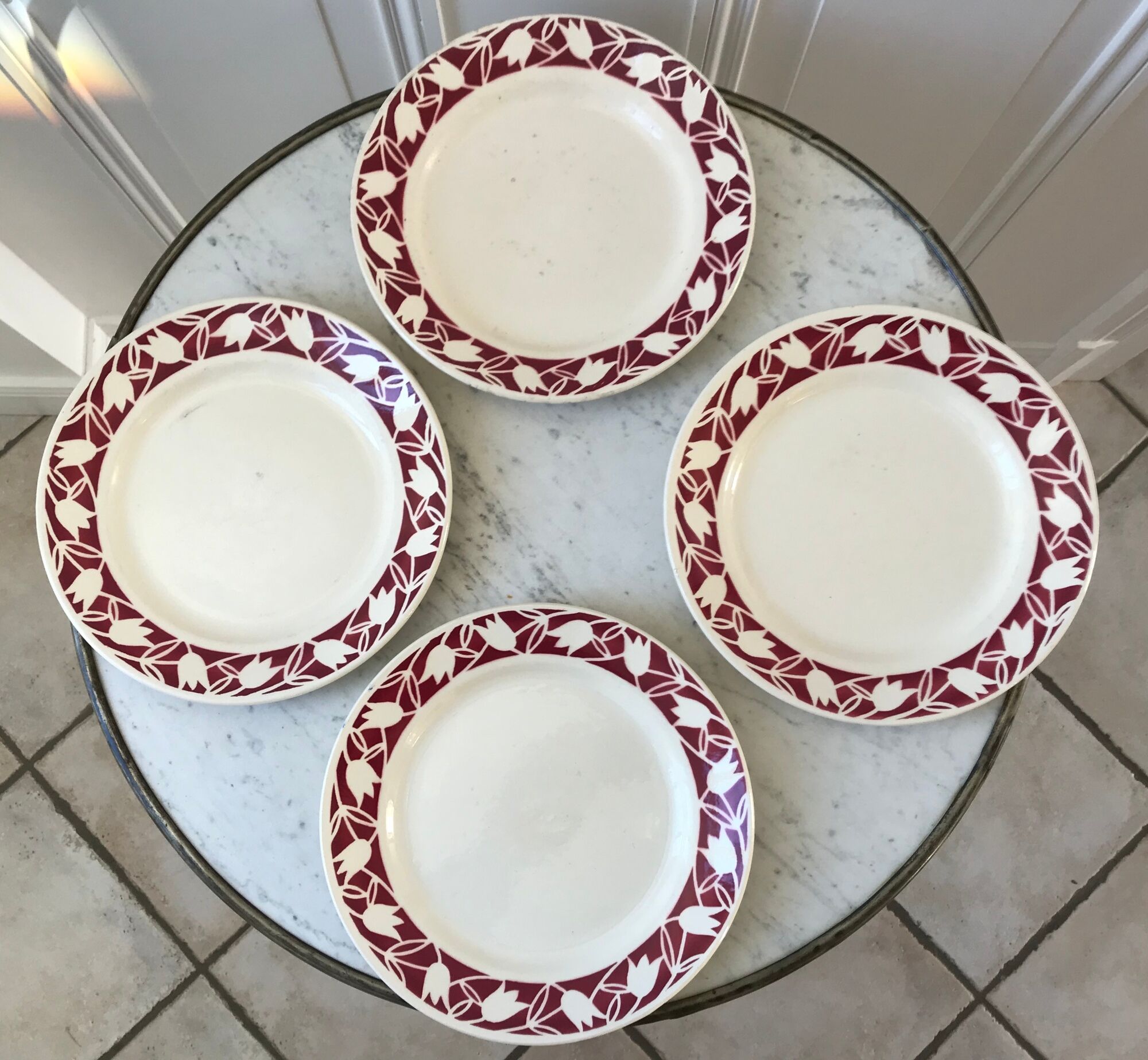 4 flat plates Badonviller tulips burgundy years 30-40