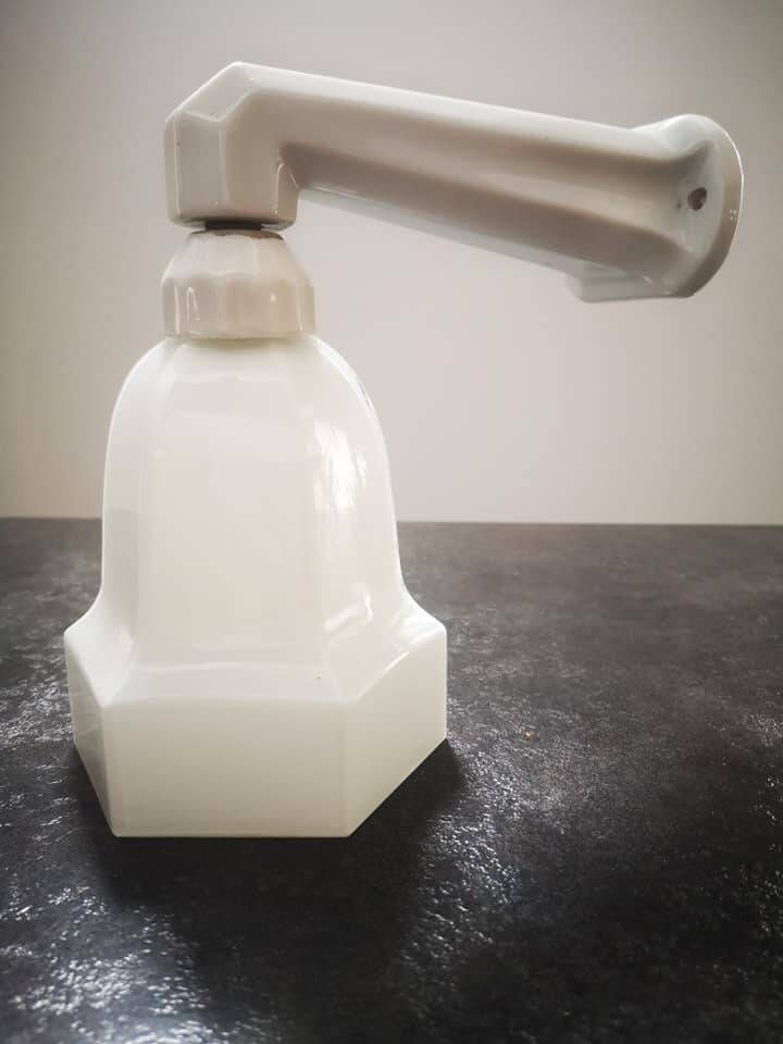 Wall lamp old white porcelain Art Deco 1930 tulip opaline glass