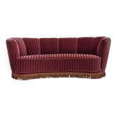 Canapé "Banan" danois 2 places des années 1960, velours de mobilier, bois de chêne.