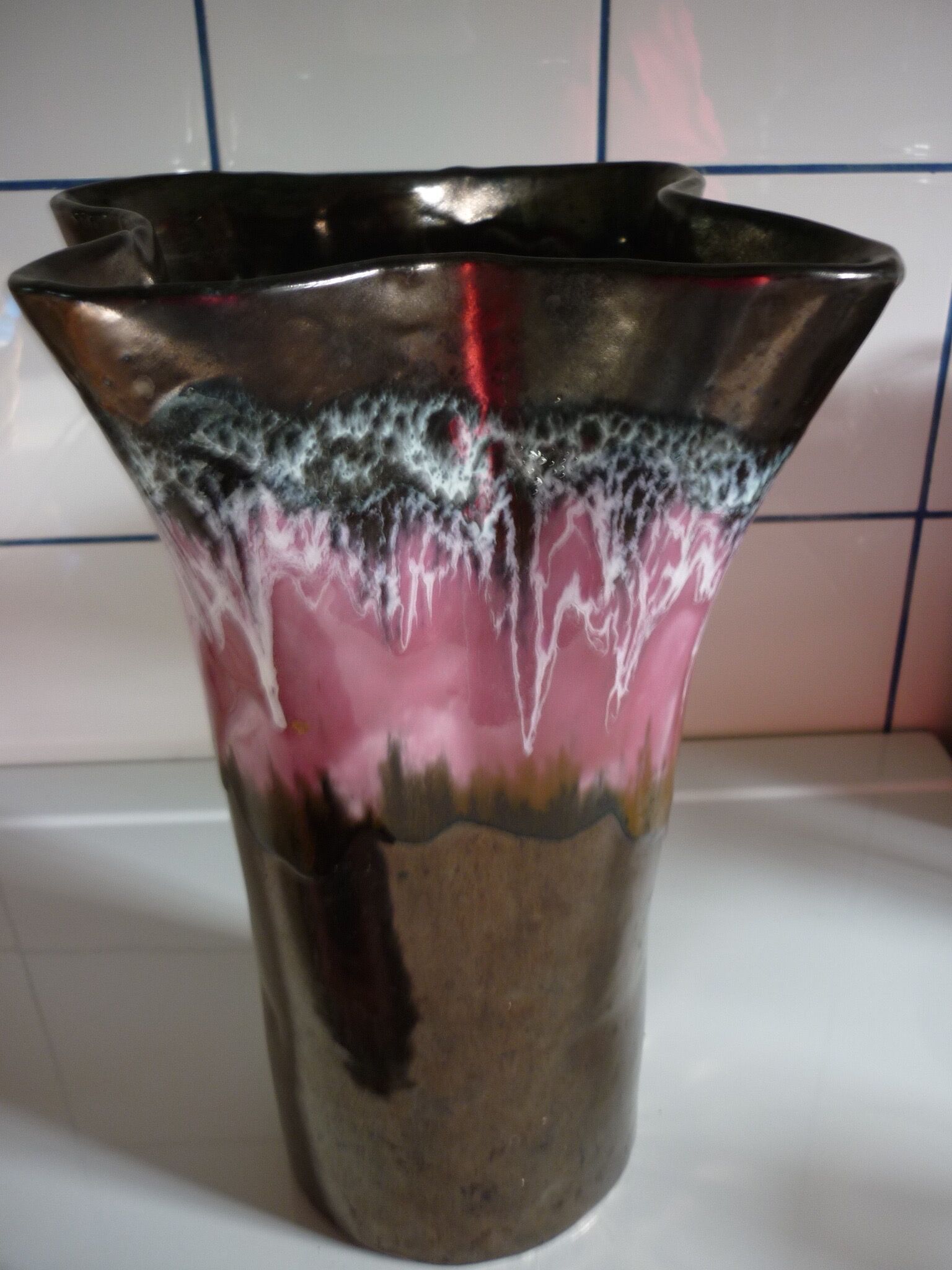 Vase and ceramic plate from the 1960s