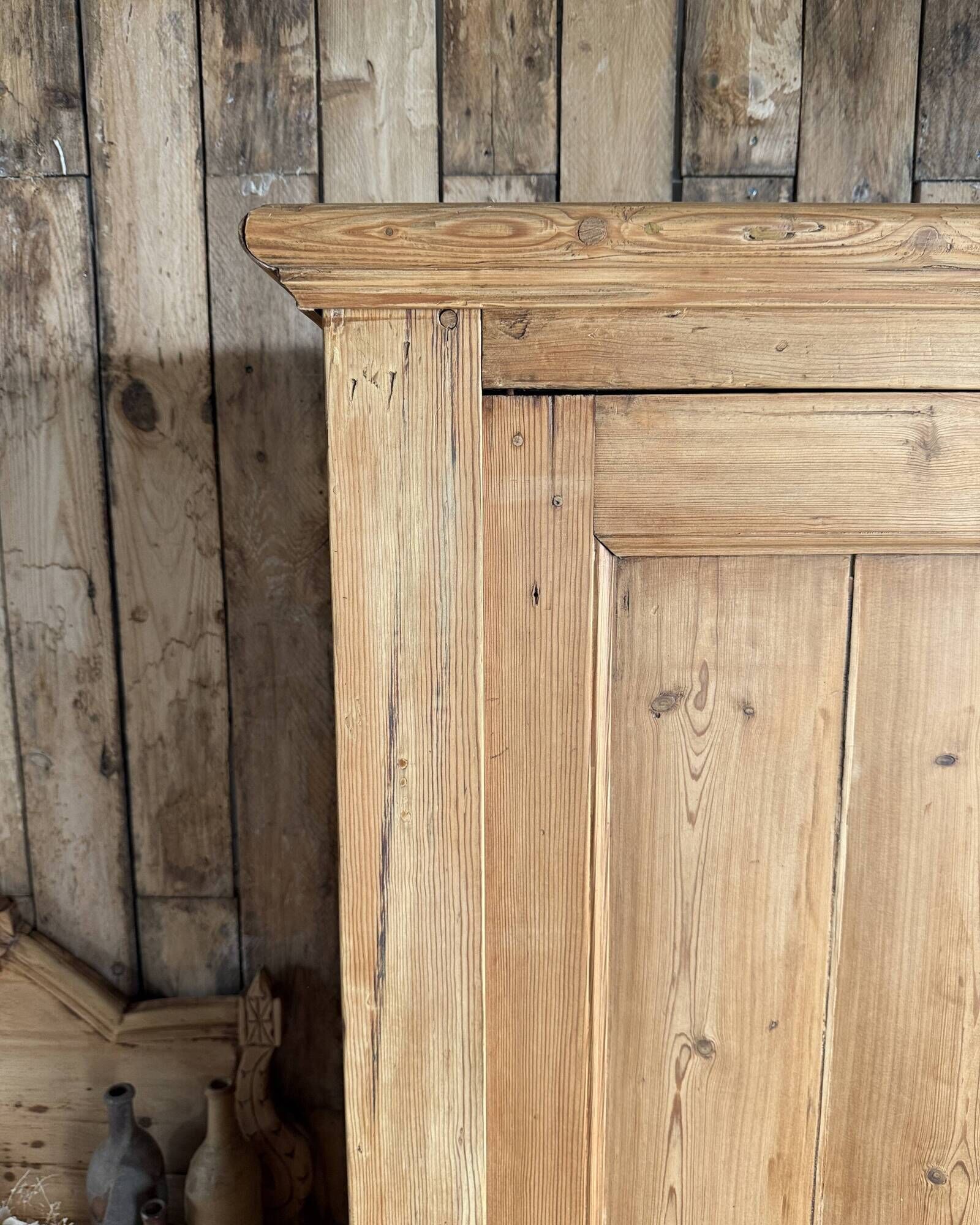 Armoire lingère ancienne en pin massif (rénovée)