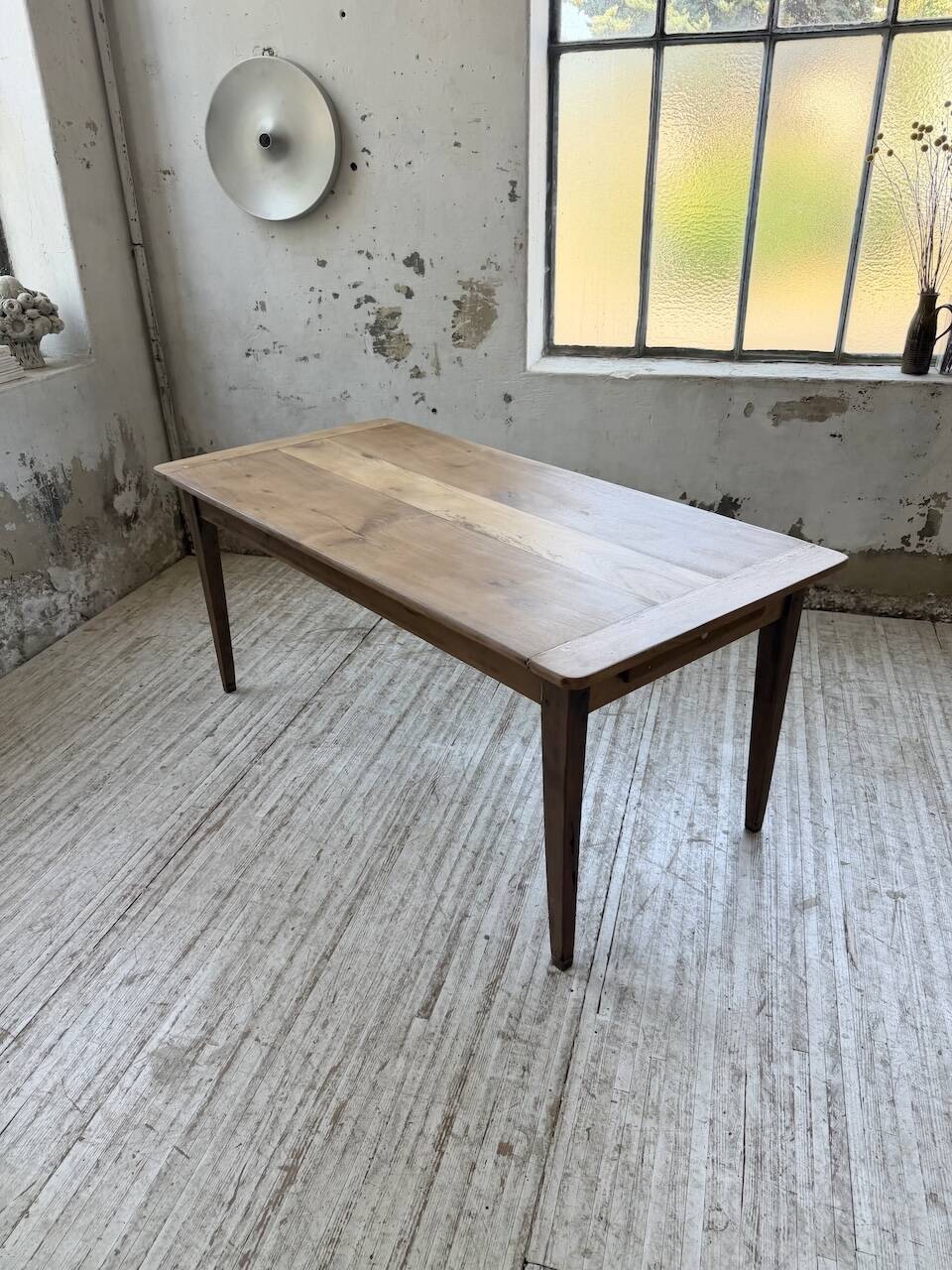 Table de ferme noyer pieds fuseaux 1950