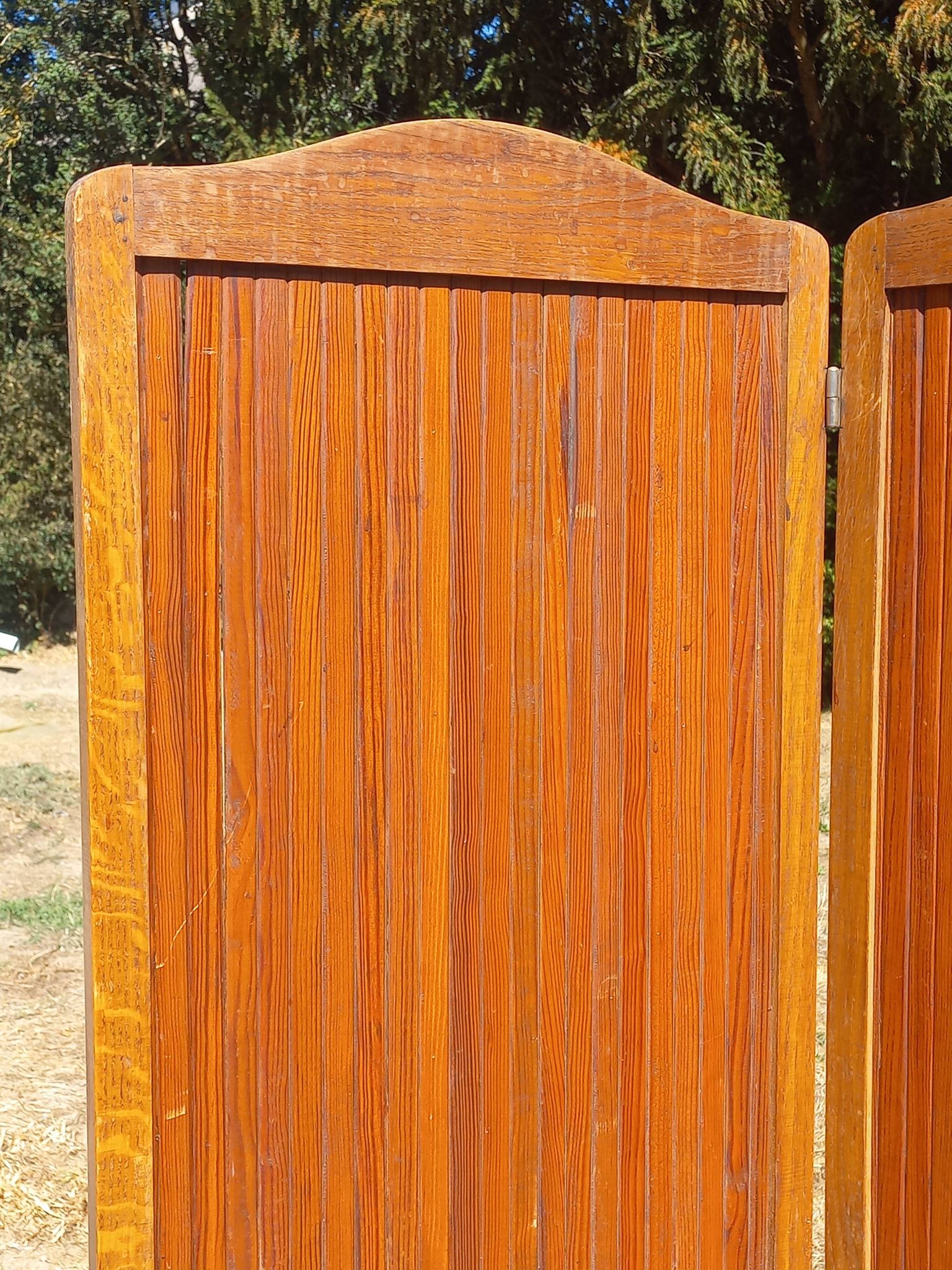 1930s bistro screen with slats