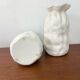 Paire de vases blancs