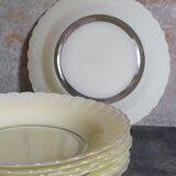 Huit assiettes creuses Duralex verre peint années 60