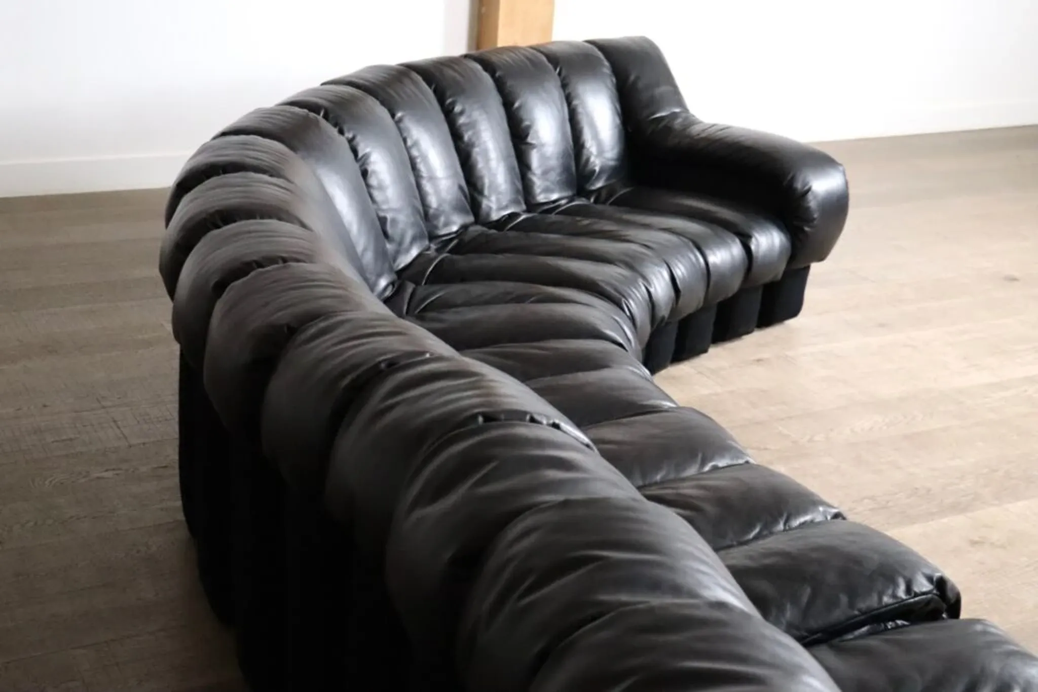 De Sede DS 600 “Non-Stop” sectional black leather sofa by Heinz Ulrich, Ueli Berger and Eleanora Peduzzi-Riva, 1970s
