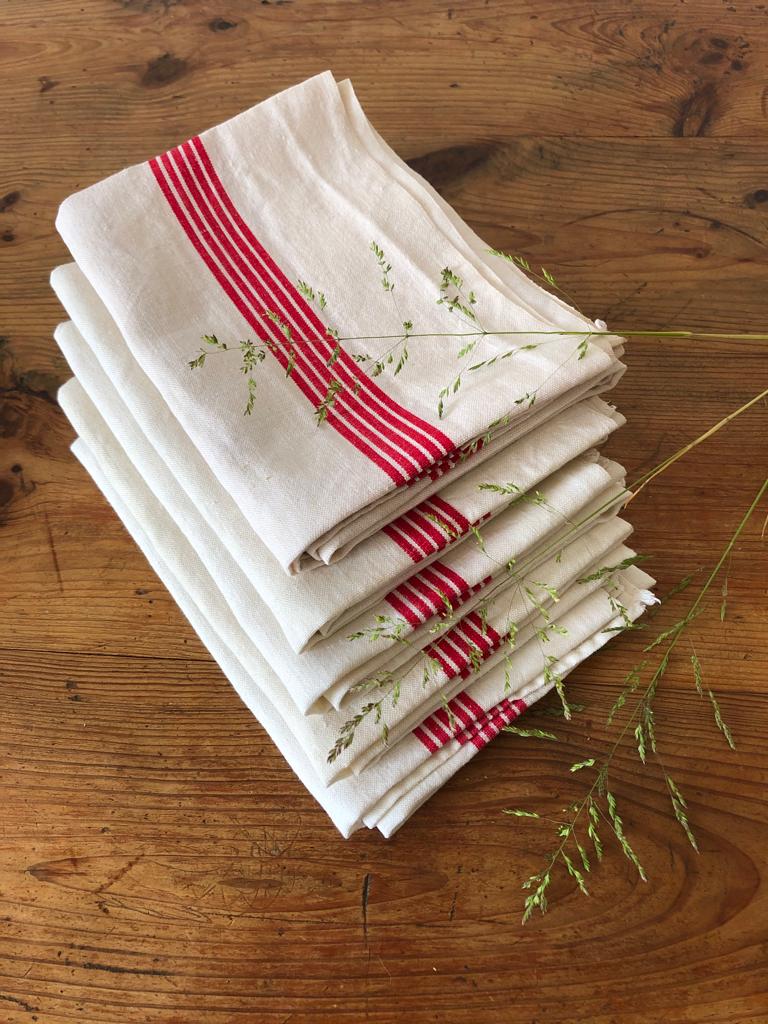 Set of 5 tea towels in ancient mestizos, new condition, with fine red beds