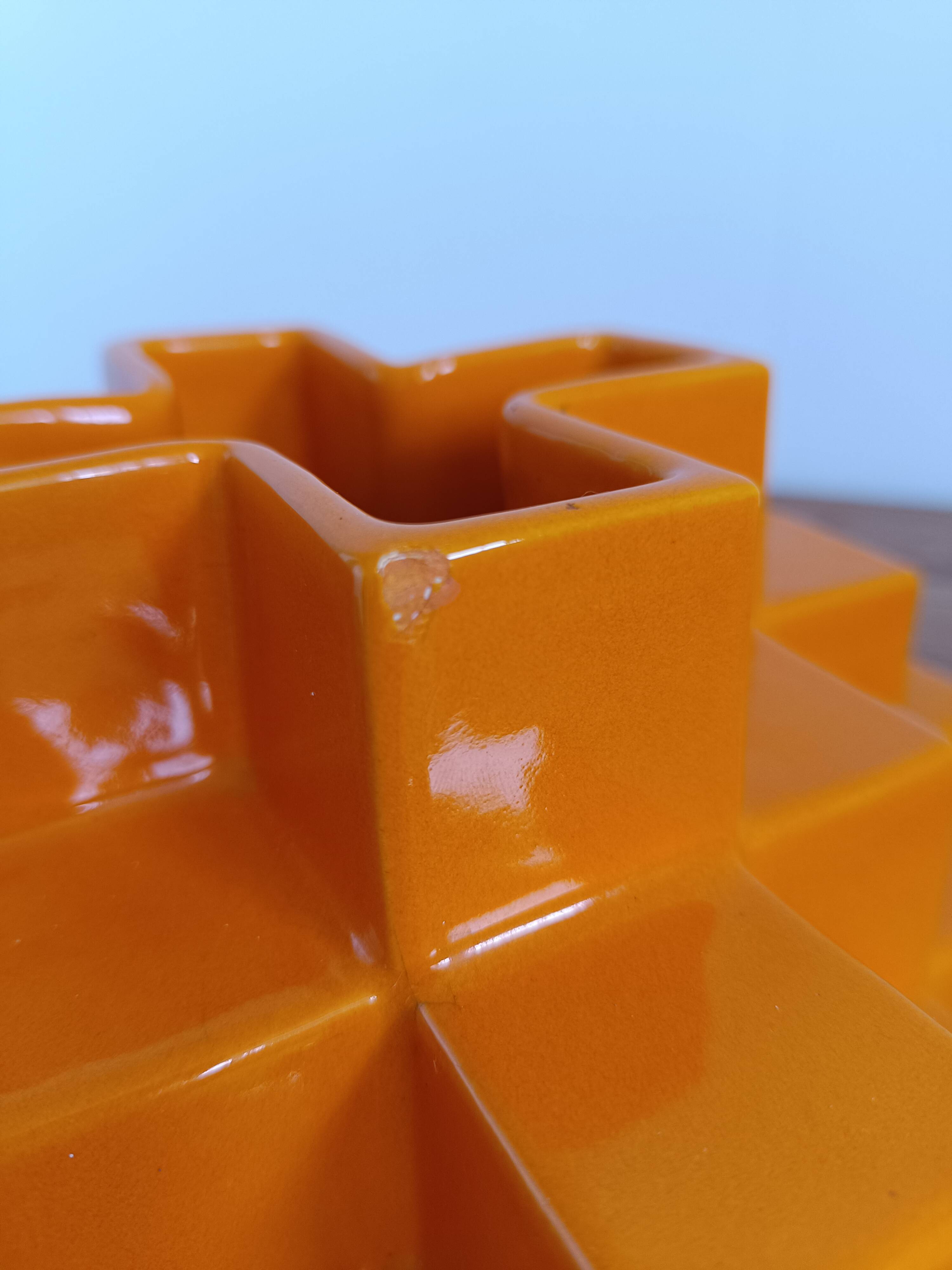 Pyramid vase in orange ceramic by Makio Hasuike for Gabbianelli, 1970