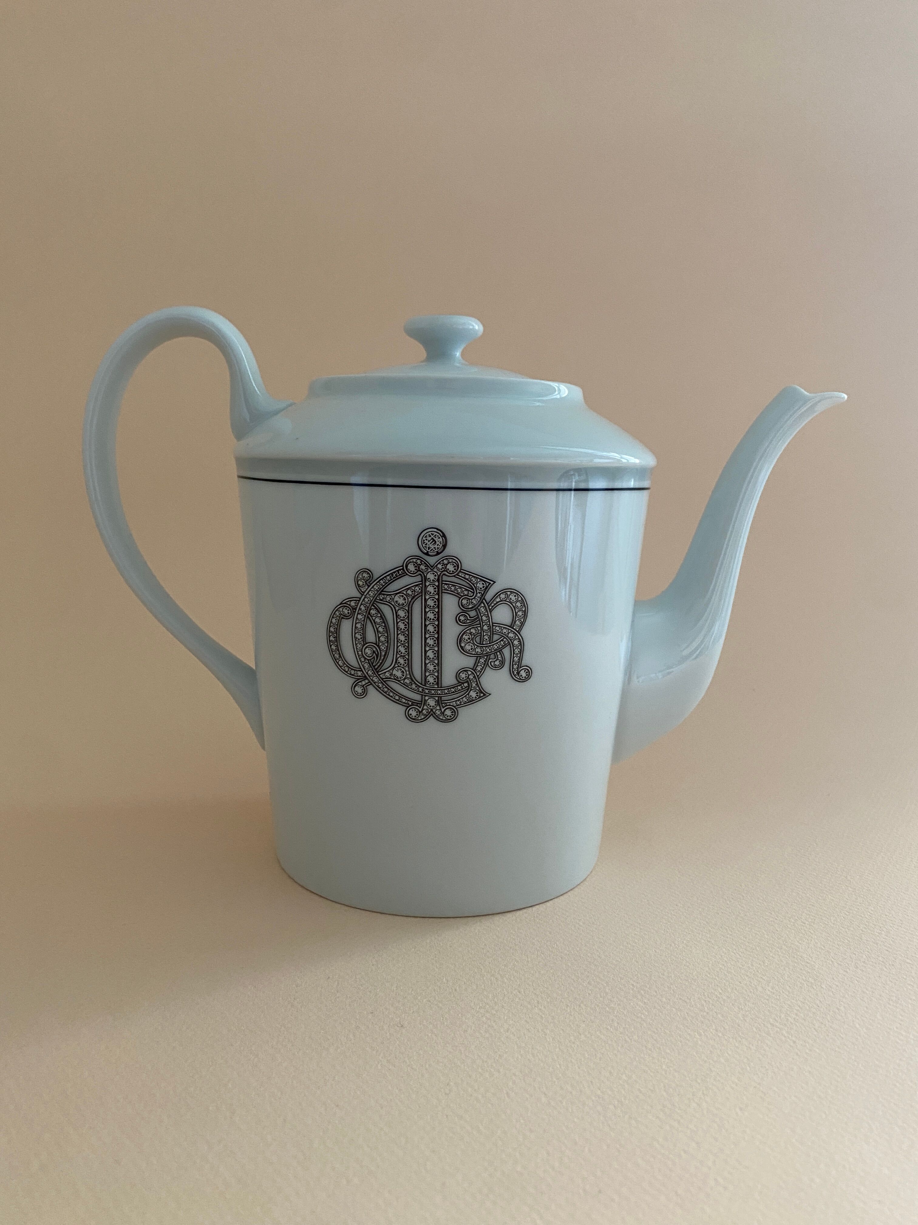 Théière et pot à lait Dior
