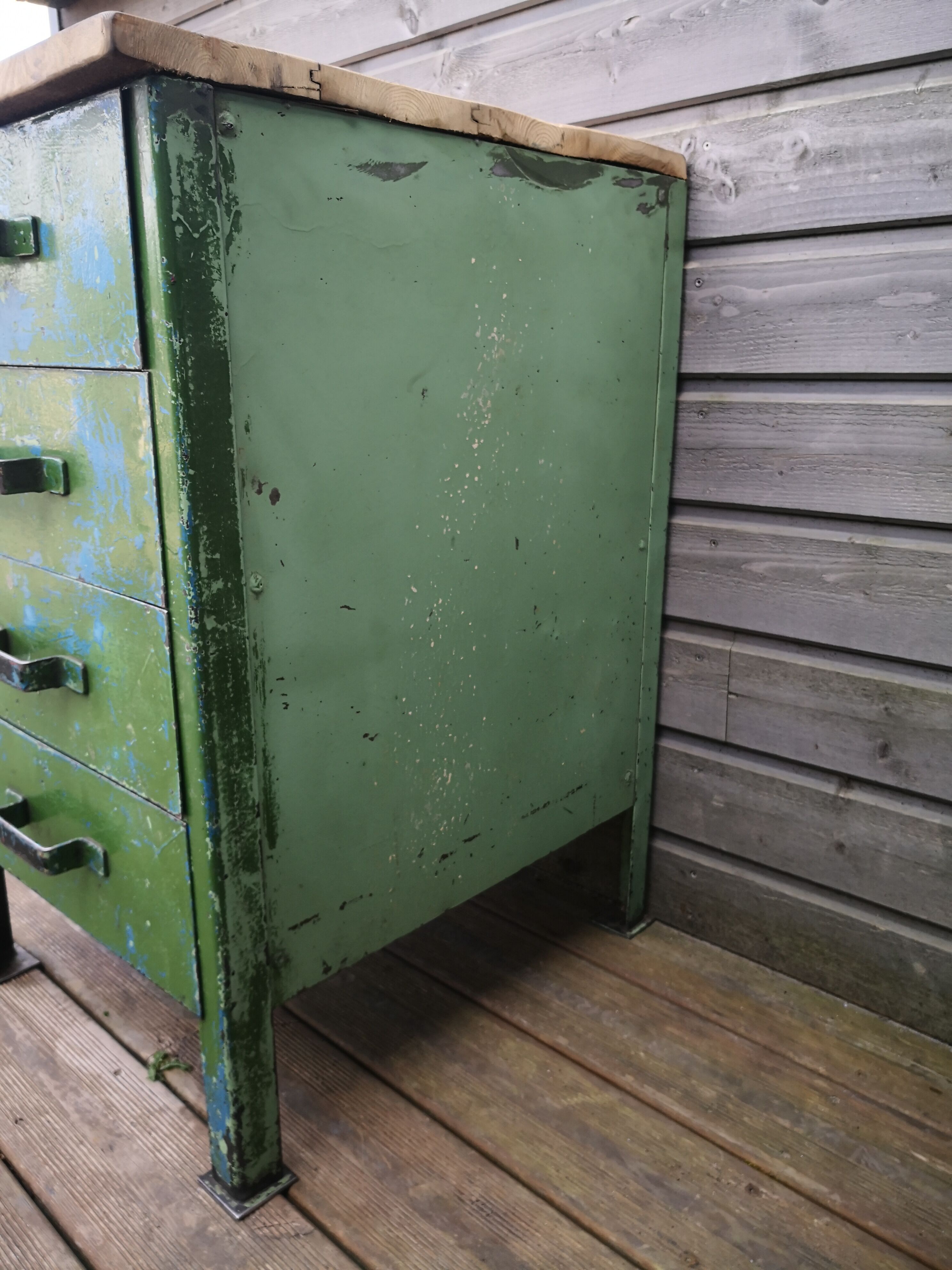 Drawer cabinet, sheet metal service for mechanical workshop, industrial