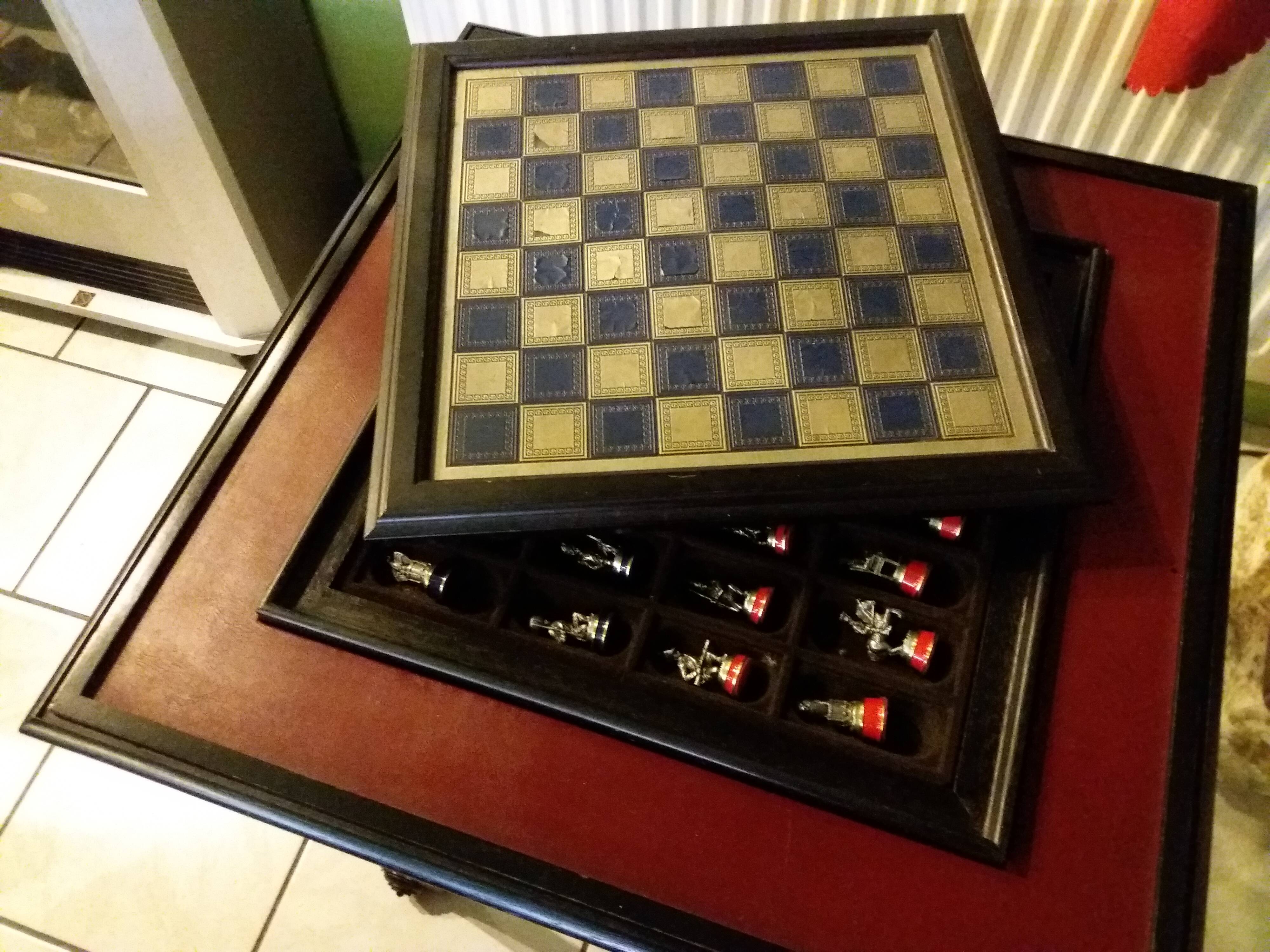 Guéridon avec jeu d'échecs