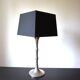 Lampe de table en métal chromé