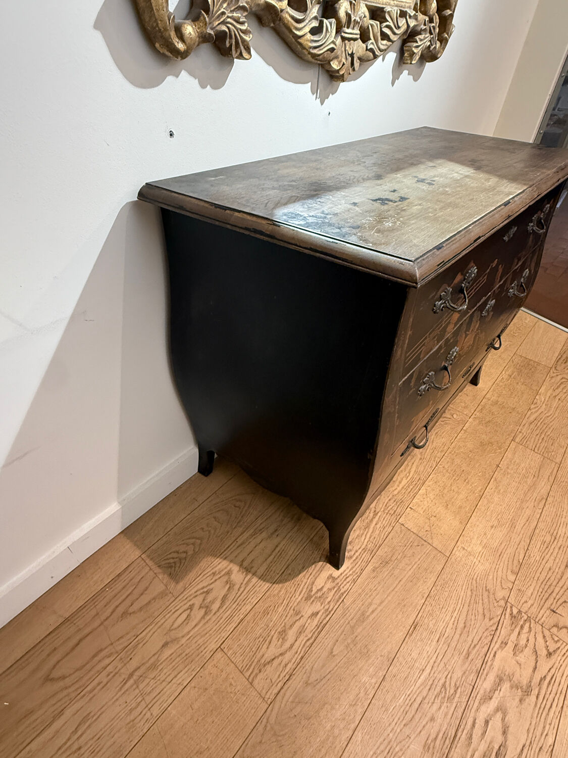 Chest of drawers with 3 drawers, Chinese decor, 20th century.