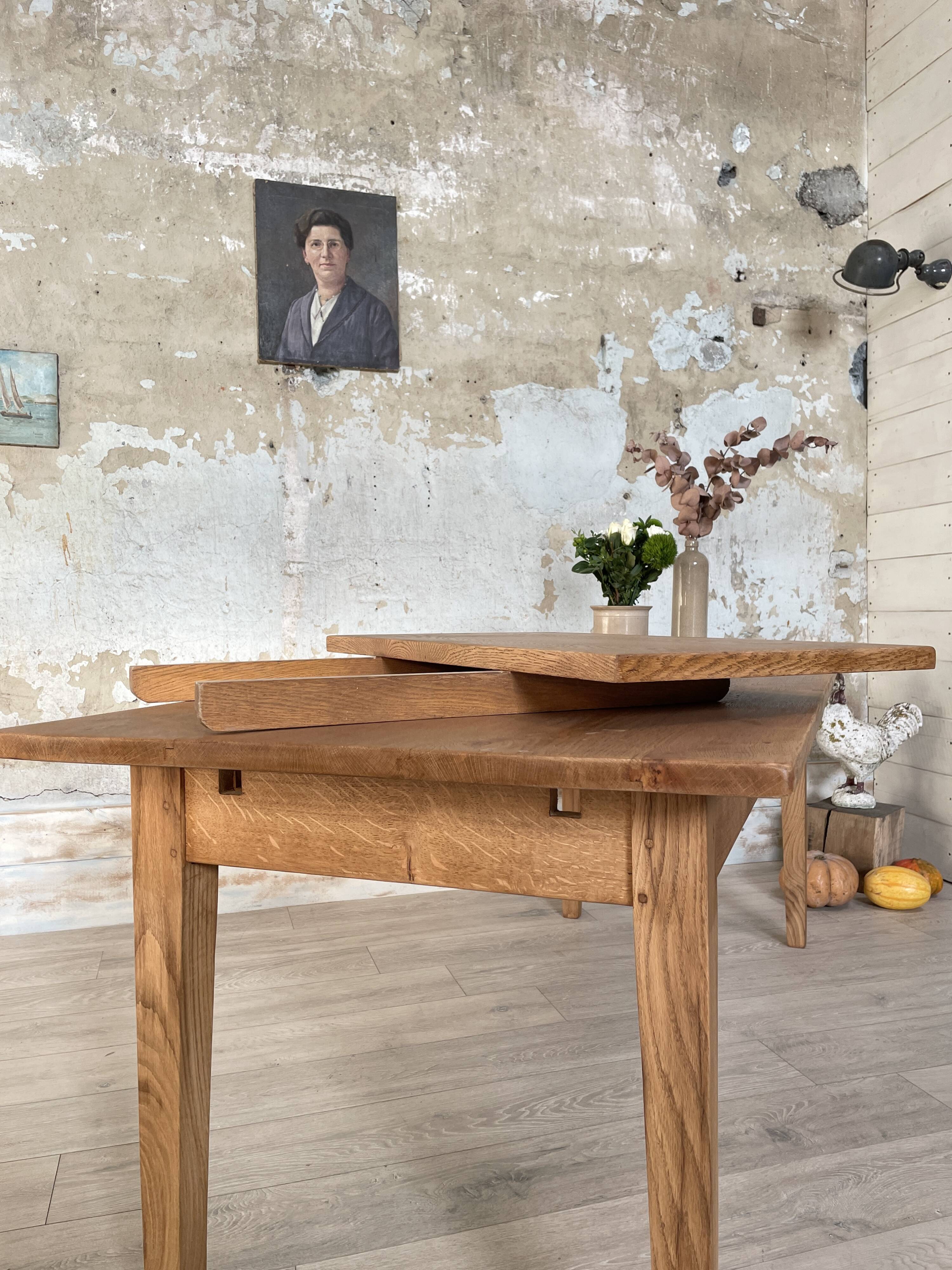 Vintage farmhouse table in solid oak.