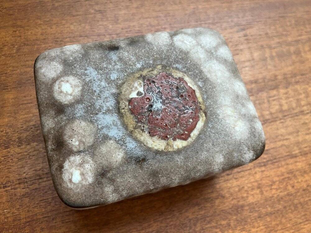 West German pottery box, fat lava WGP from the mid-century with lid, 1960s.