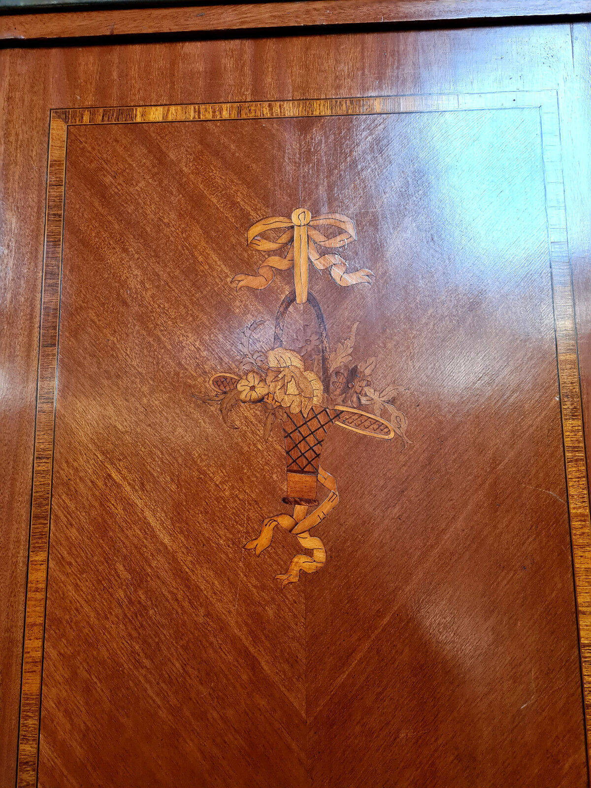 Art Deco period wardrobe in mahogany and marquetry around 1920-1925
