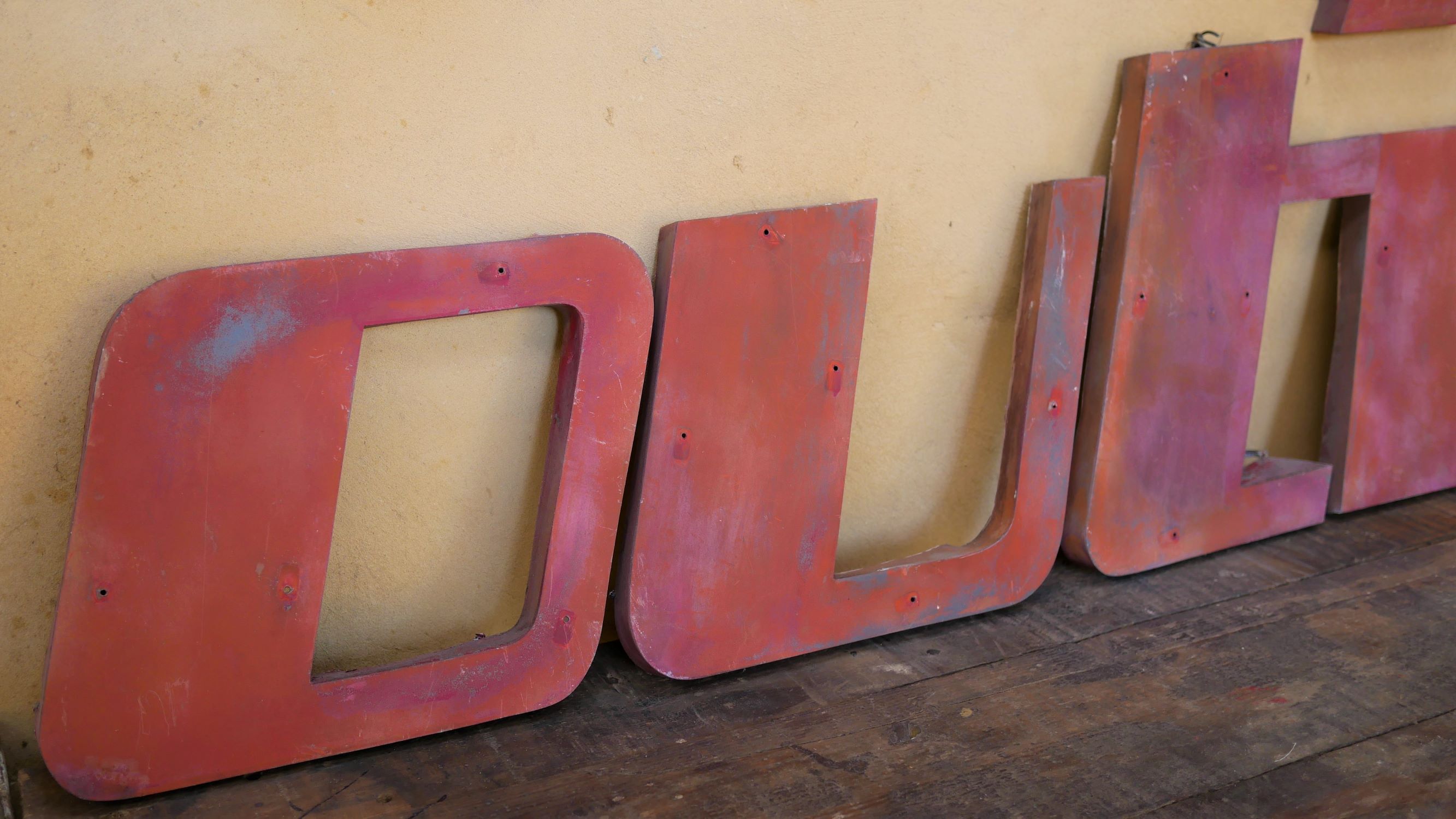 Letter to sign vintage metal 'I '.